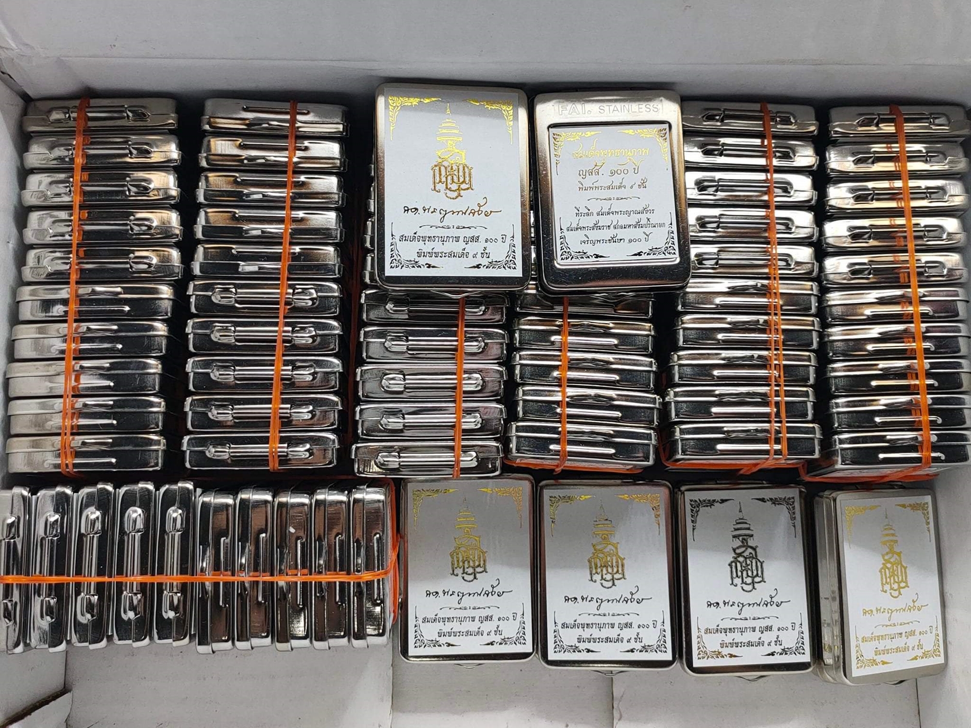 พระสมเด็จพุทธานุภาพ ญสส. 100 ปี (นำฤกษ์) พิมพ์พระสมเด็จ 9 ชั้น เนื้อผงพุทธคุณผสมผงเกสร หลังฝังเม็ดกระดุมยันต์นะ วัดบวรนิเวศวิหาร ปี56 พร้อมกล่องสแตนเลส