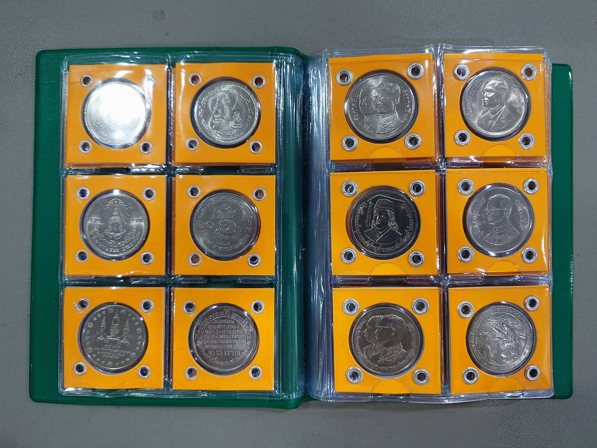 ชุดเหรียญ 10 บาท ครบชุด 47 วาระ (พ.ศ.2520–2537) เนื้อนิเกิล เหรียญไม่ผ่านการใช้ บรรจุเม้าท์เจาะตาไก่ ใส่เล่มสะสมสวยงาม