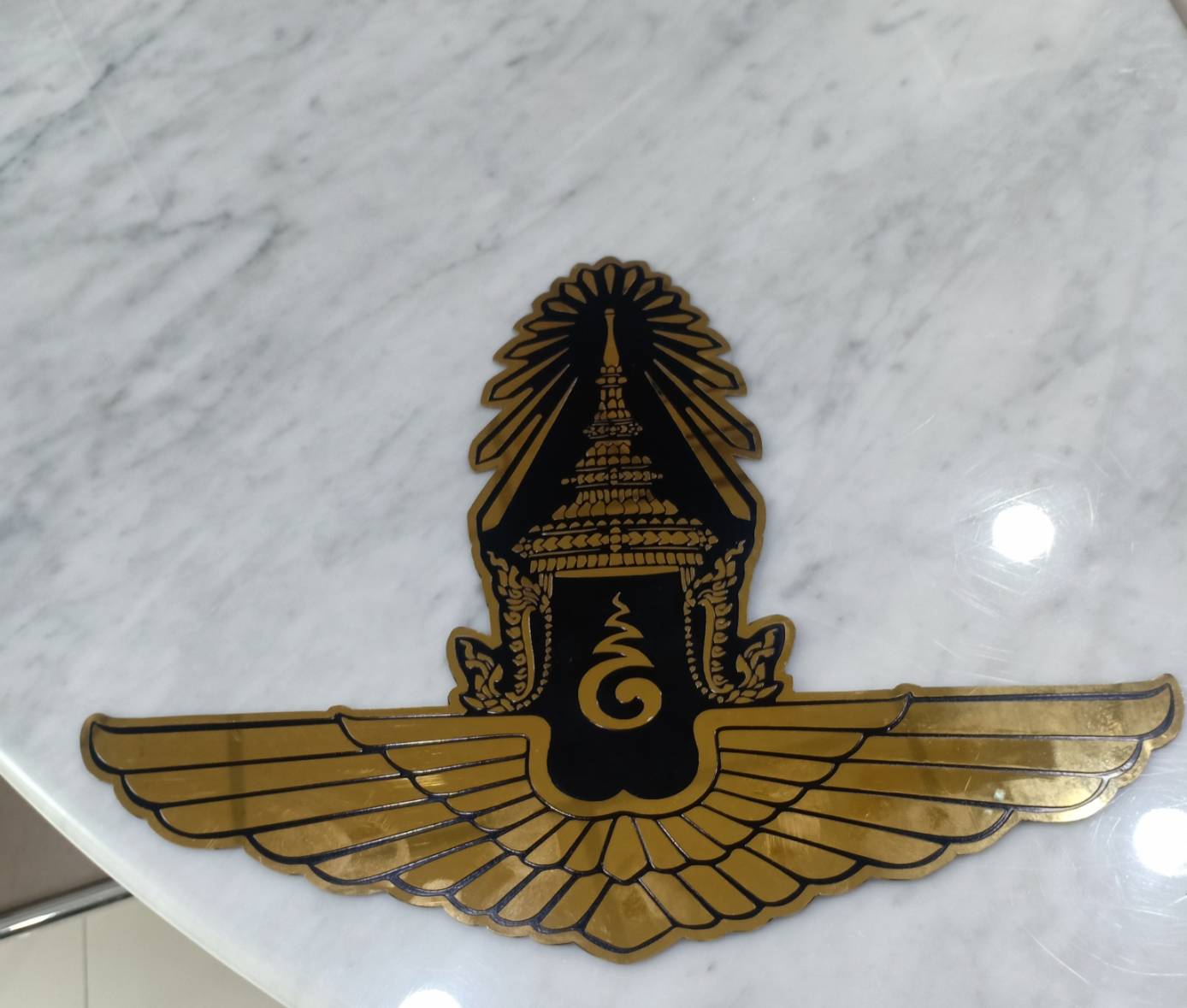 ป้ายโลโก้สแตนเลสทองเงากัดกรดลงสีดำ