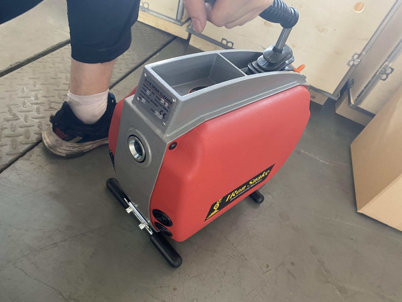 เครื่องทะลวงท่อ งูเหล็ก ironsnake รุ่น D-170 งูเหล็กทะลวงท่อ เครื่องทะลวงท่อไฟฟ้า