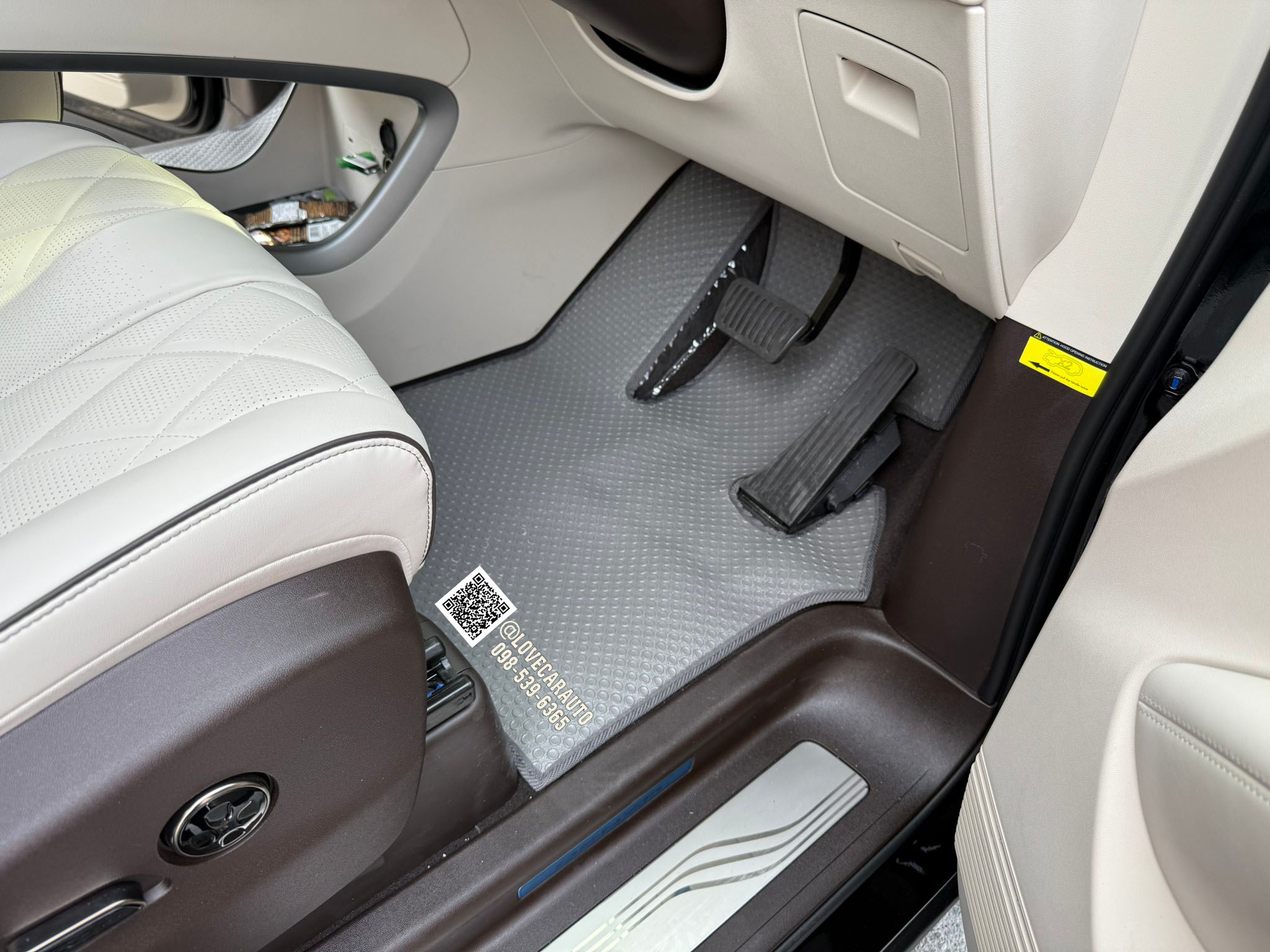 พรมปูพื้นรถยนต์ BYD Denza D9 กระดุมเล็ก pvc สีเทา