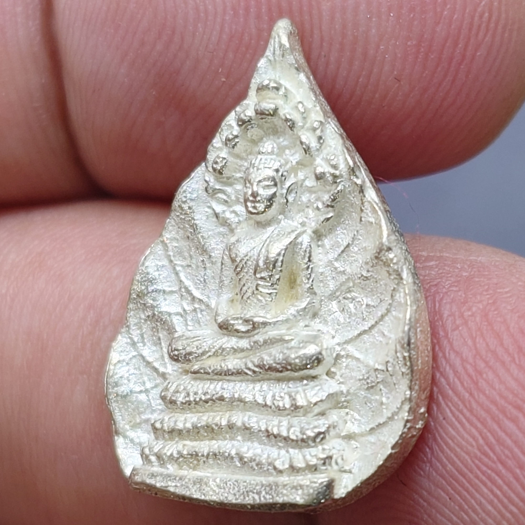 เหรียญหล่อใบโพธิ์ พิมพ์นาคปรก เจ้าคุณนรฯ 96 ปี ธมมวิตกโก (ท่านเจ้าคุณนรรัตน์ ธมมวิตกโก) เนื้อเงิน วัดเทพศิรินทราวาส ปี2537 พร้อมกล่องเดิม