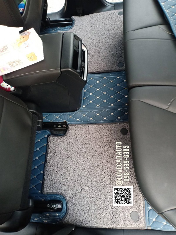 พรมปูพื้นรถยนต์ 7D ISUZU D-MAX 2023 4D สีน้ำเงินด้ายทอง+ไวนิลเทา