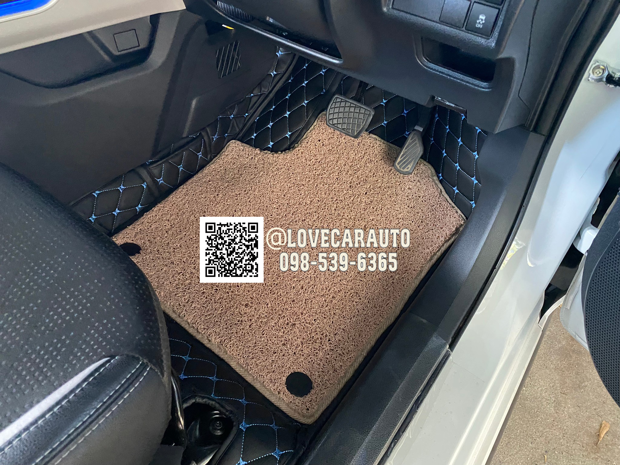 พรมปูพื้นรถยนต์ 7D Toyota Veloz สีดำด้ายฟ้า+ไวนิลสีครีม