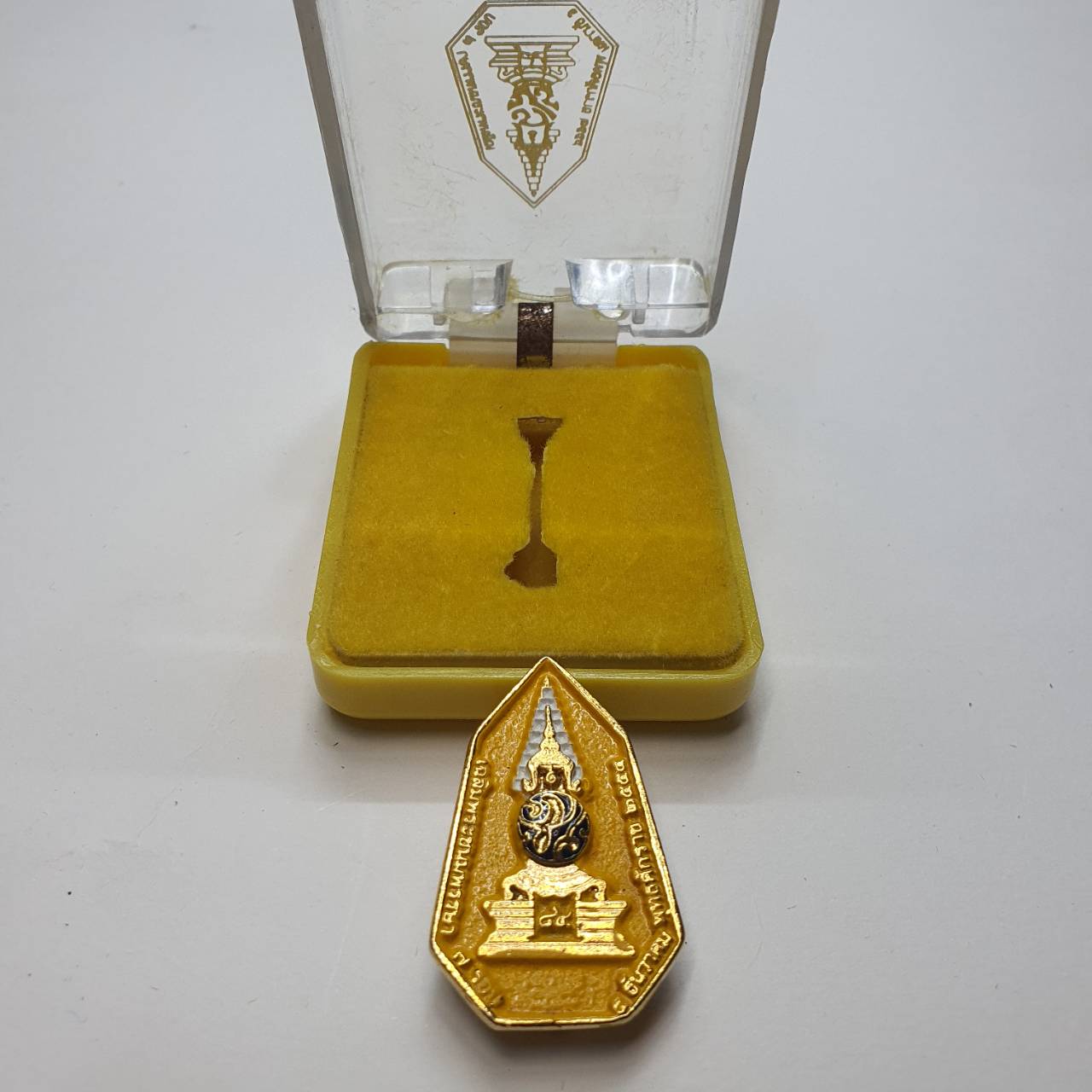 เข็มกลัด เข็มพระราชทาน ตราสัญลักษณ์ ภปร เฉลิมพระชนมพรรษา 7 รอบ ร9 พร้อมกล่องเดิมๆ