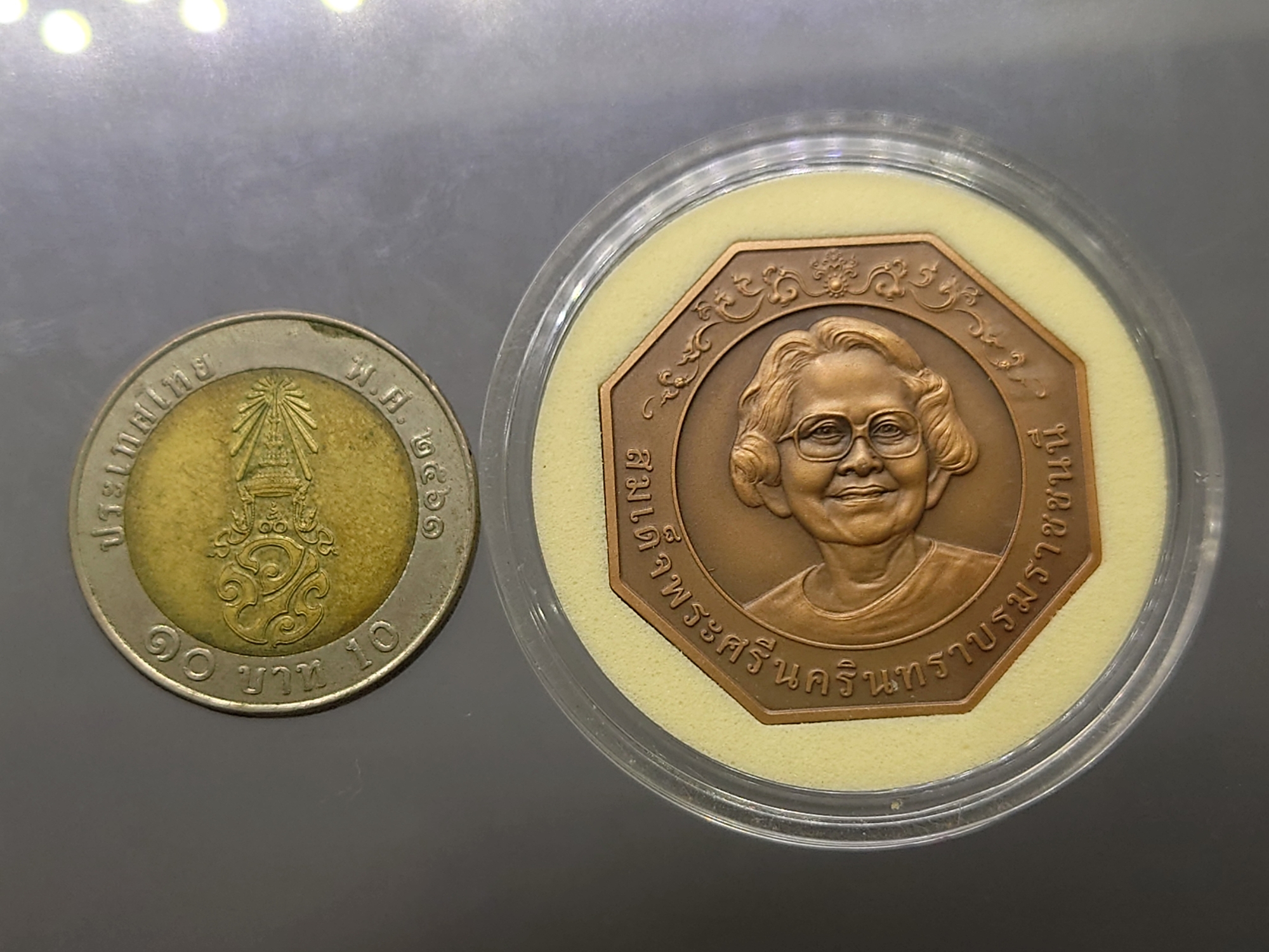 เหรียญเนื้อทองแดงรมดำ ที่ระลึก 120 ปี วันคล้ายวันพระราชสมภมภพ สมเด็จย่า สมาคมพยาบาล สร้างปี2563 หายาก สร้างน้อย