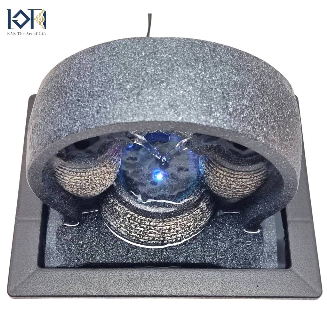 น้ำพุล้นตั้งโต๊ะ รุ่นสายน้ำแห่งโชคลาภ21025 เป็นรูปเหยือรินน้ำเข้าหากัน ให้ความหมายถึงเงินทองไหลริน