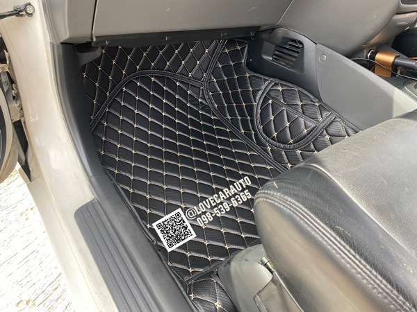 พรมปูพื้นรถยนต์ 6D Toyota Avanza โตโยต้า อแวนซ่า 2011 ลายเคฟล่าสีดำด้ายทอง 2แถว