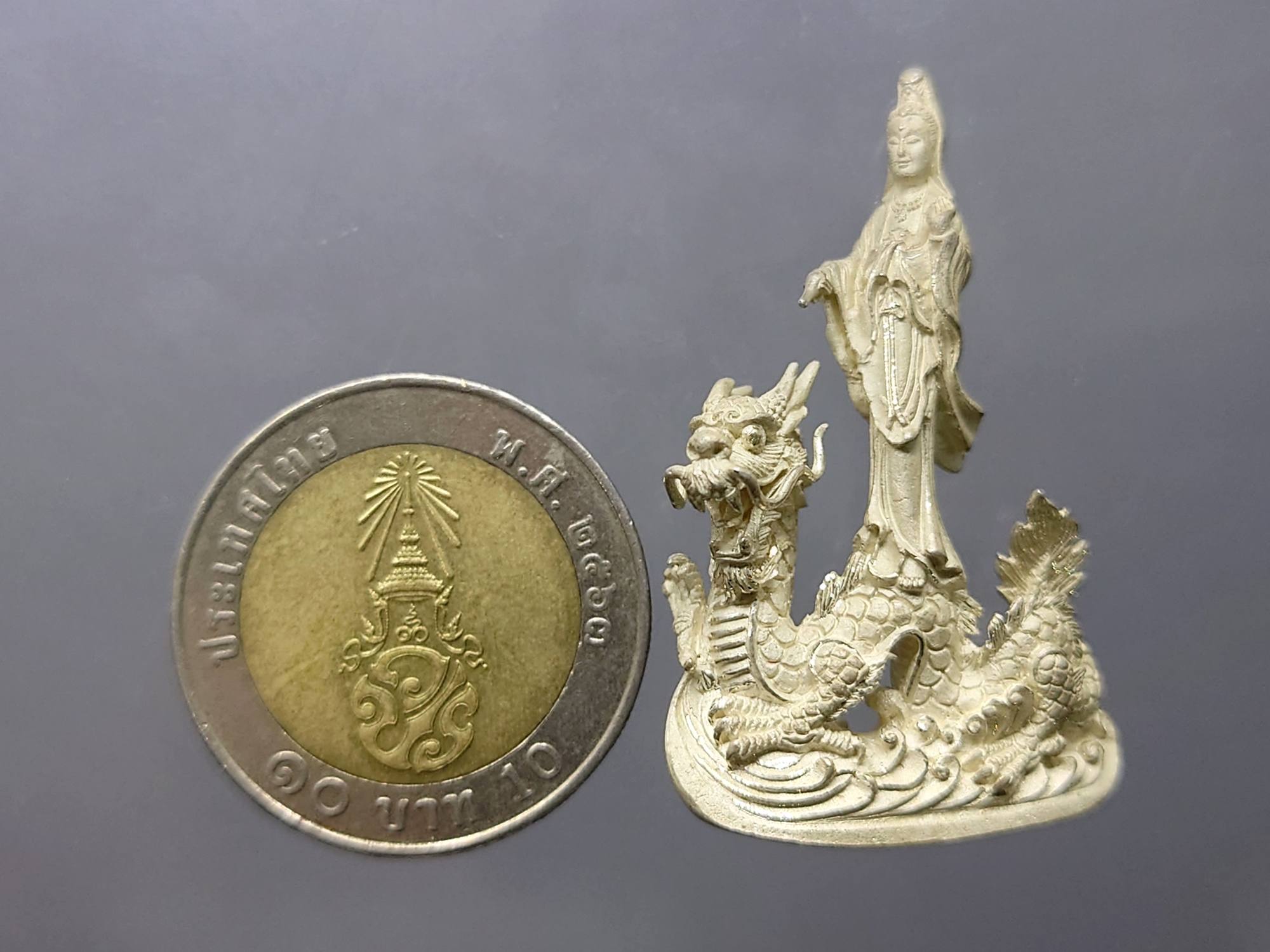 เจ้าแม่กวนอิม รูปหล่อลอยองค์ จ.ระนอง เนื้อเงิน ขนาดสูง 4 เซ็น ปี 2539 นิยม หายาก