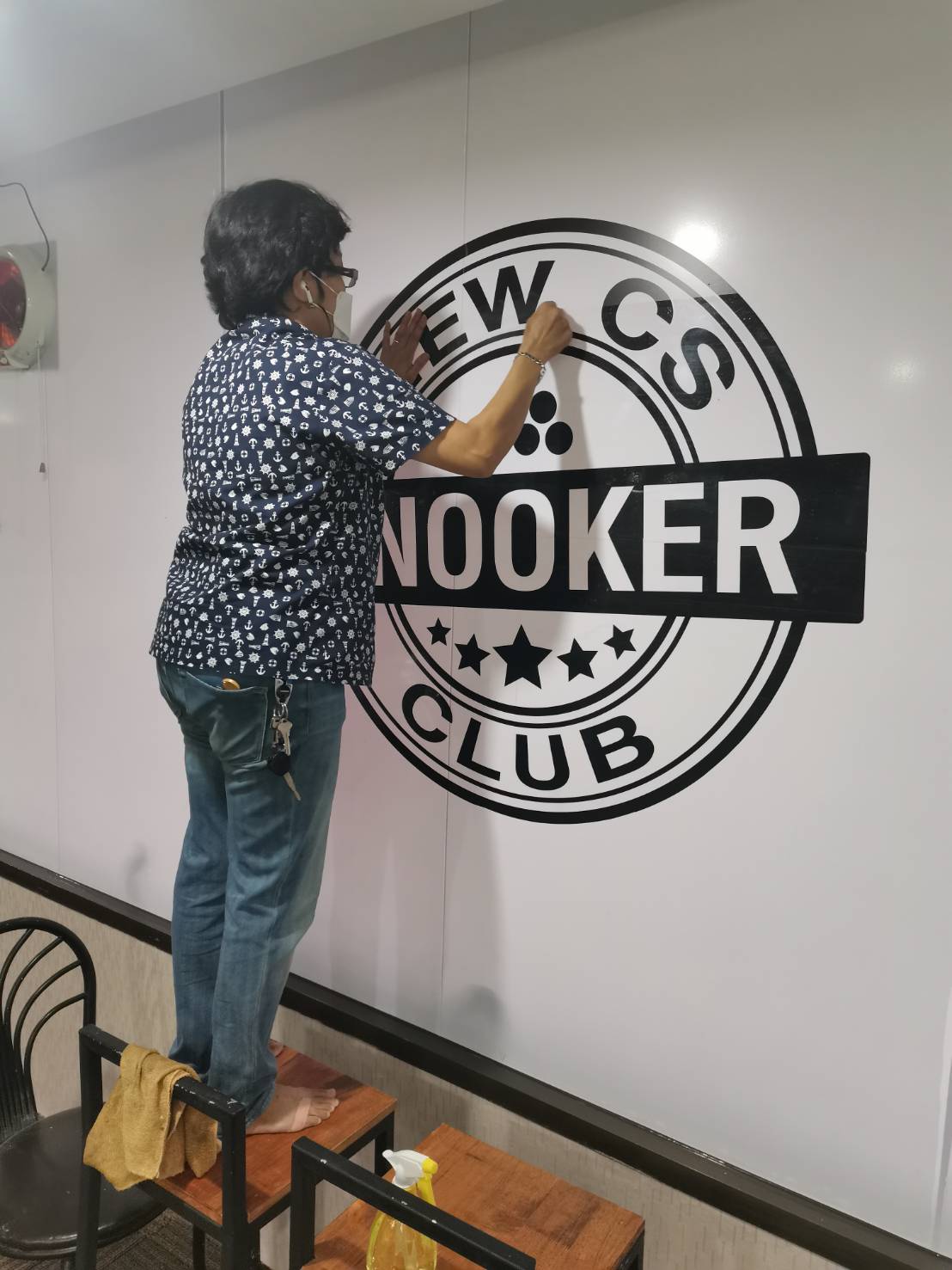 ปริ้นท์สติกเกอร์สีดำติดผนัง งานNEW CS SNOOKER CLUB