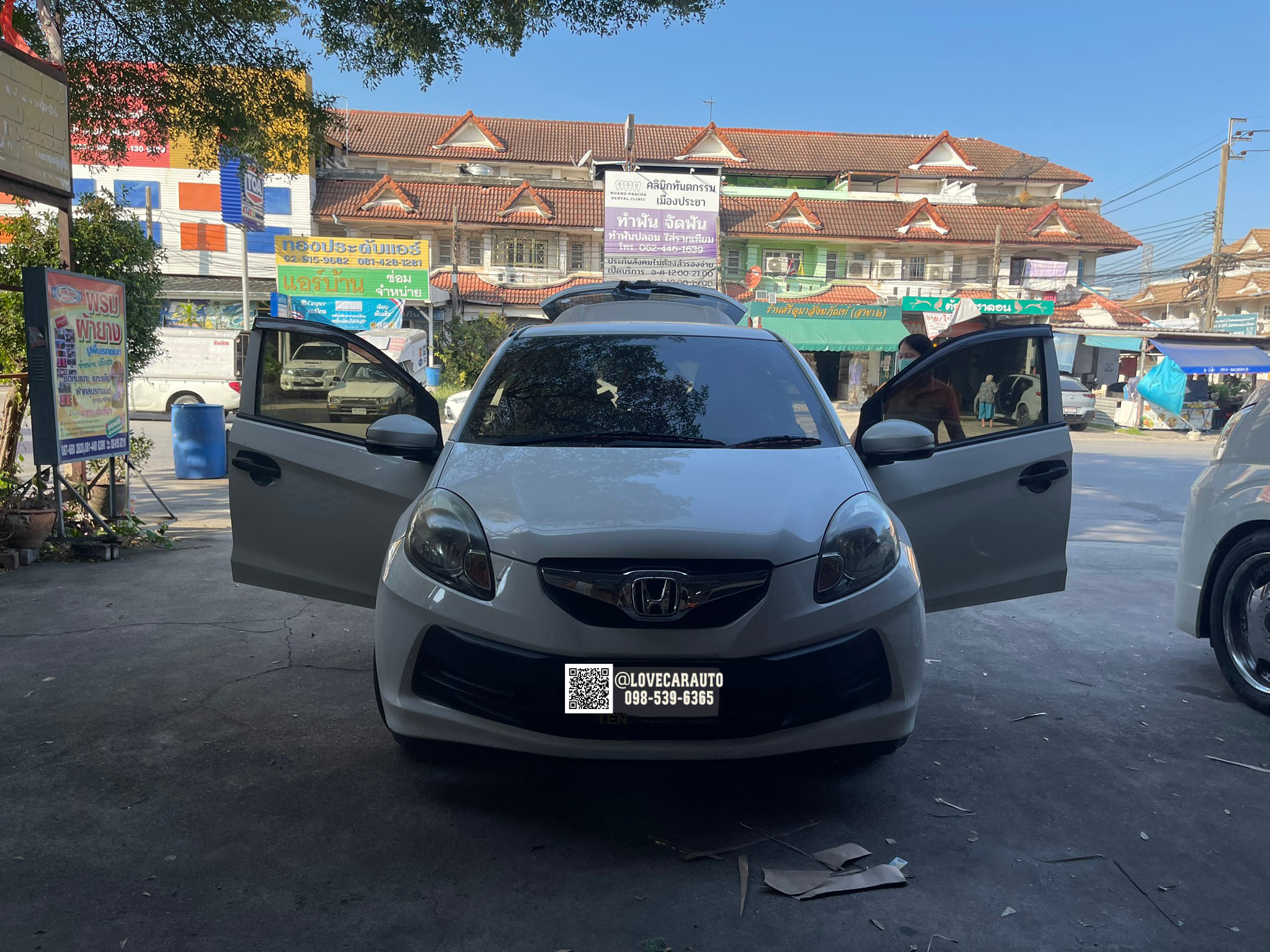 พรมปูพื้นรถยนต์6D Honda Biro สีแดงไวน์ด้ายทอง