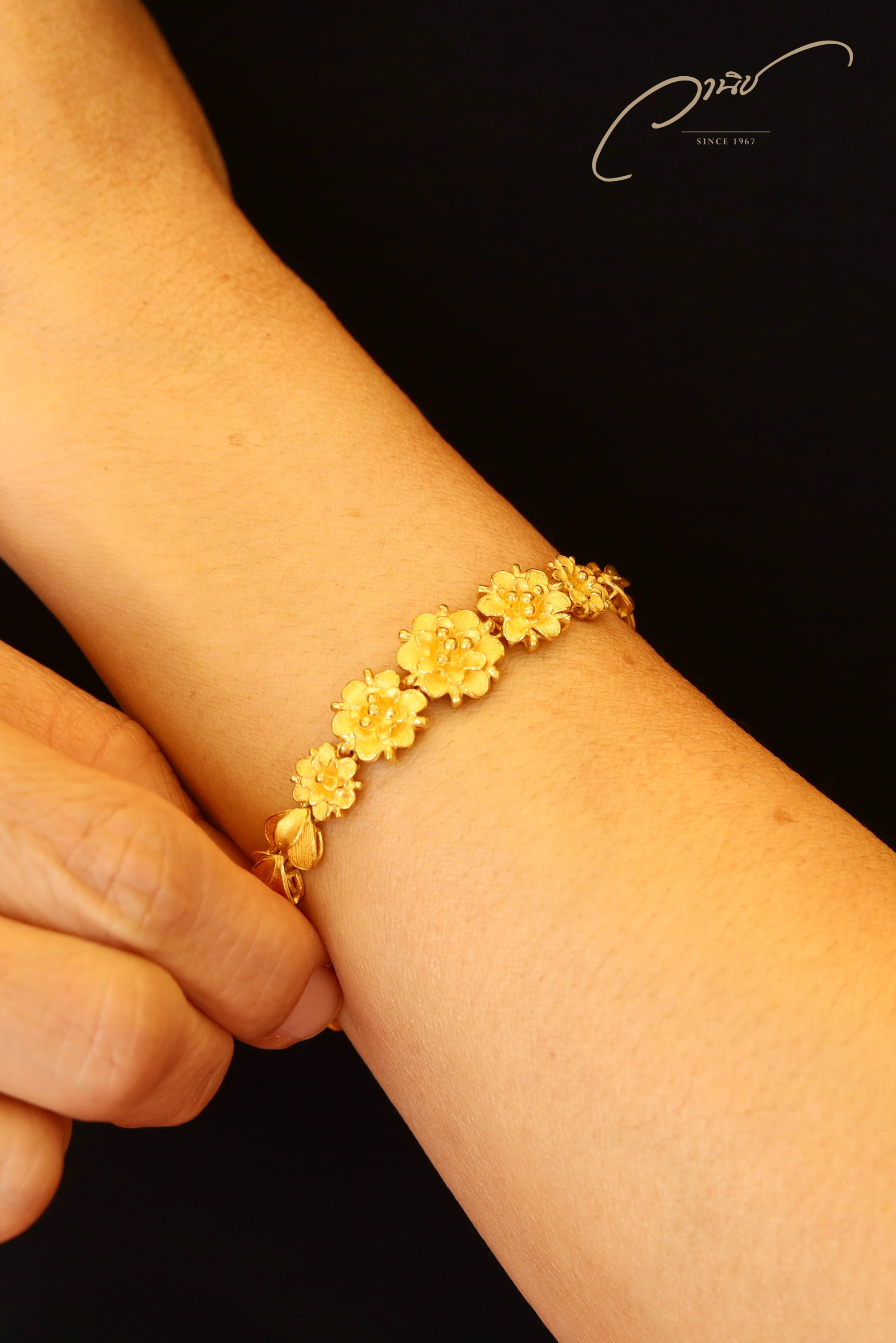 สร้อยข้อมือทองคำลายดอกไม้ งานสวยพรีเมี่ยม สร้อยทองดอกไม้ สร้อยข้อมือลายดอกไม้