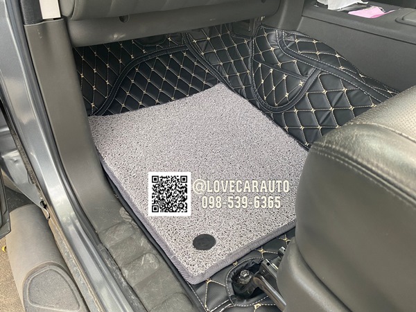 พรมปูพื้นรถยนต์ 7D Nissan Navara 4Door 2007-2013 สีดำด้ายทอง+ไวนิลเทา