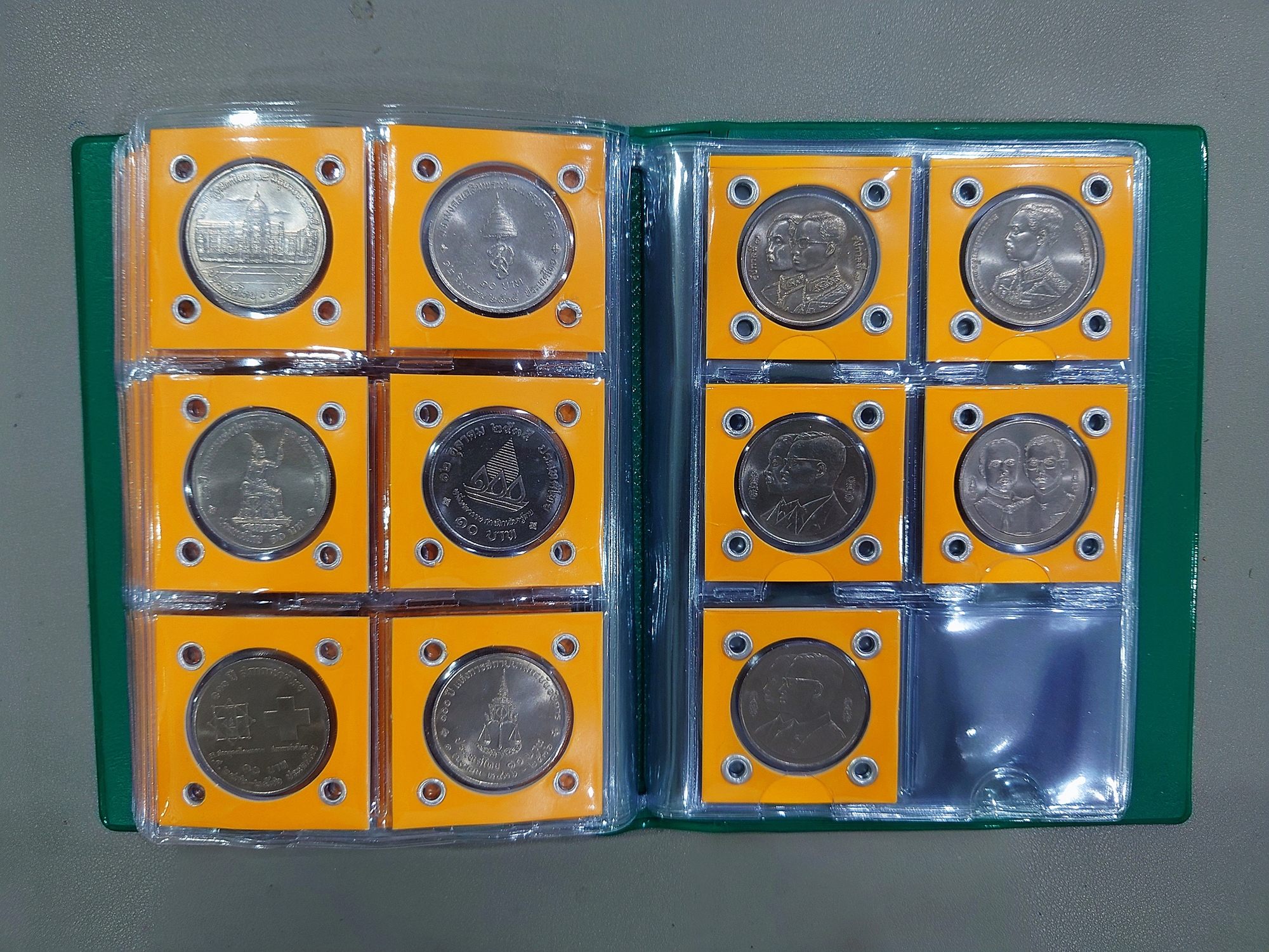 ชุดเหรียญ 10 บาท ครบชุด 47 วาระ (พ.ศ.2520–2537) เนื้อนิเกิล เหรียญไม่ผ่านการใช้ บรรจุเม้าท์เจาะตาไก่ ใส่เล่มสะสมสวยงาม