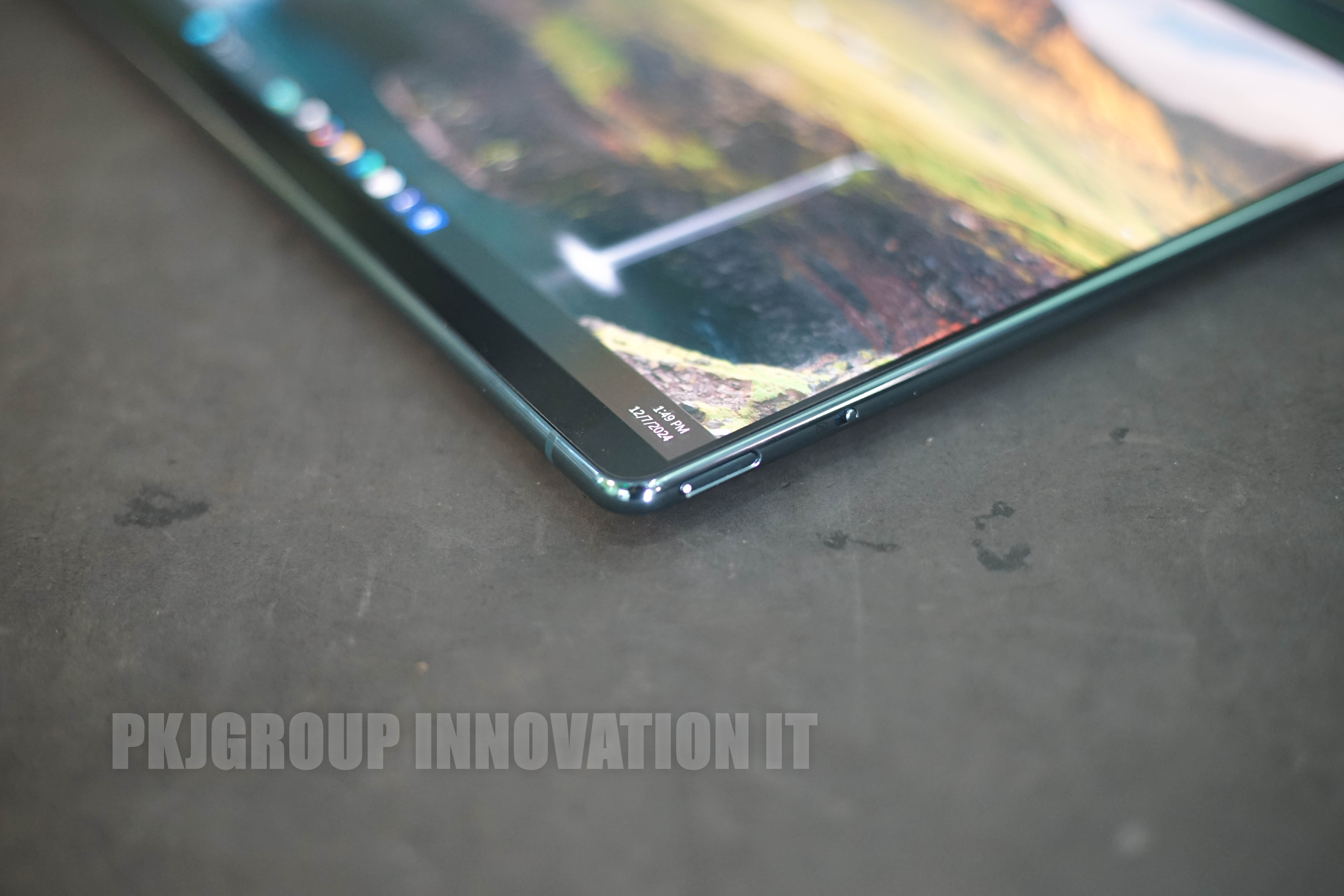 โน๊ตบุ๊คทำงานจอสัมผัสคู่มือสอง Lenovo Yoga book 9 13IRUB 82YQ000PTA i7-1355U RAM 16 GB M.2 1 TB