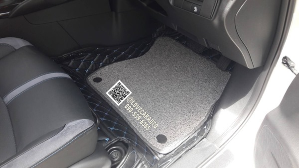 พรมปูพื้นรถยนต์ 7D Nissan Leaf 2022 ดำด้ายฟ้า+ไวนิลเทา