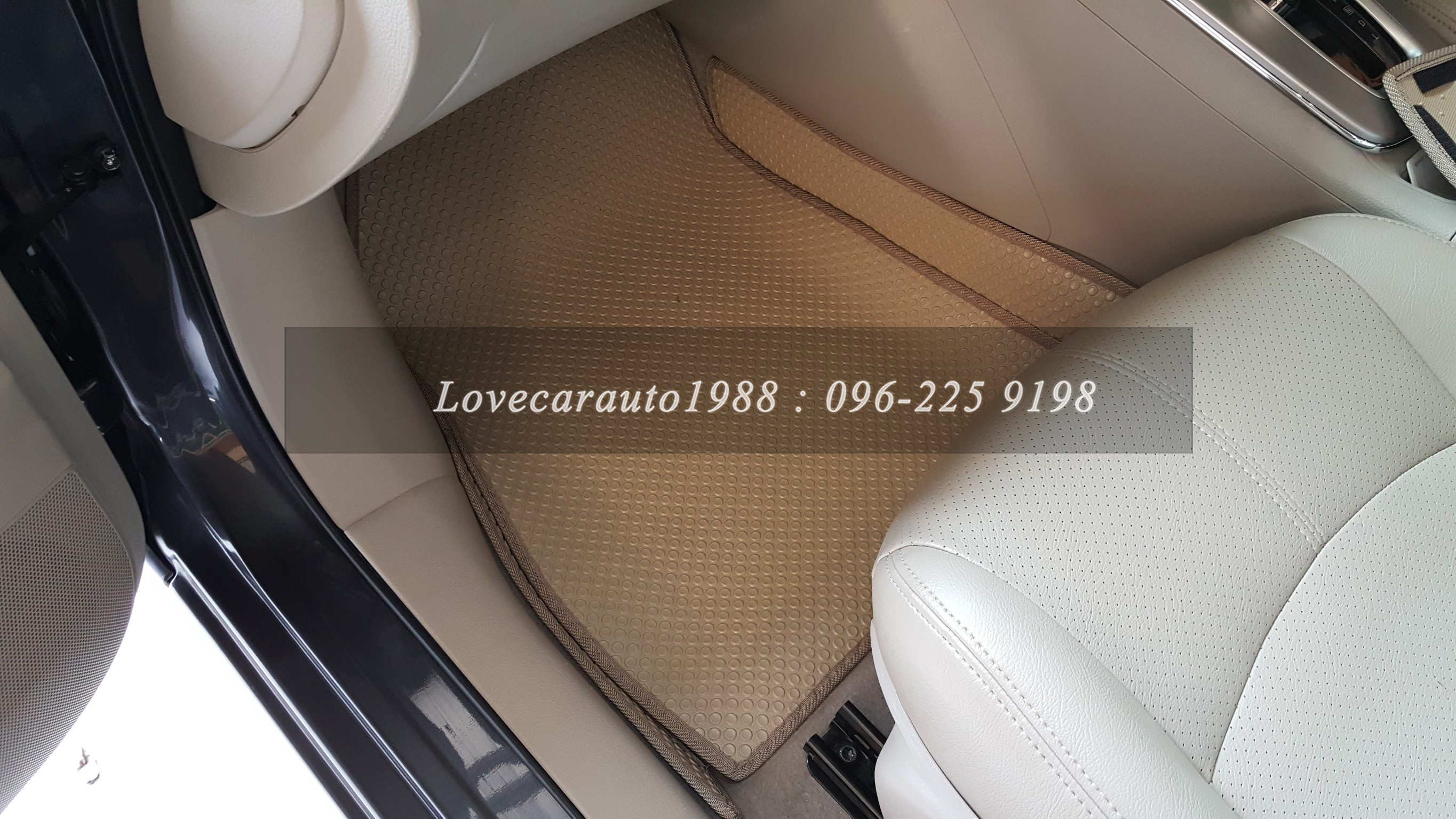ยางปูพื้นรถยนต์ Nissan Sylphy ลายกระดุมเล็กสีครีม