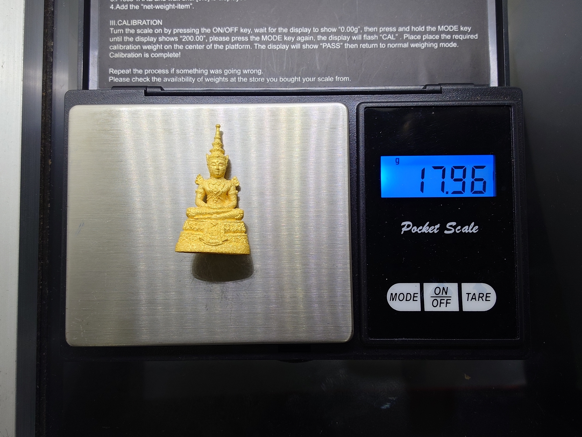 พระพุทธมหามณีรัตนปฏิมากร (พระแก้วมรกต) เนื้อทองคำ 99.99 % กรมสรรพสามิต ครบรอบ 64 ปี พ.ศ.2539 พร้อมกล่องเดิม และการ์ด