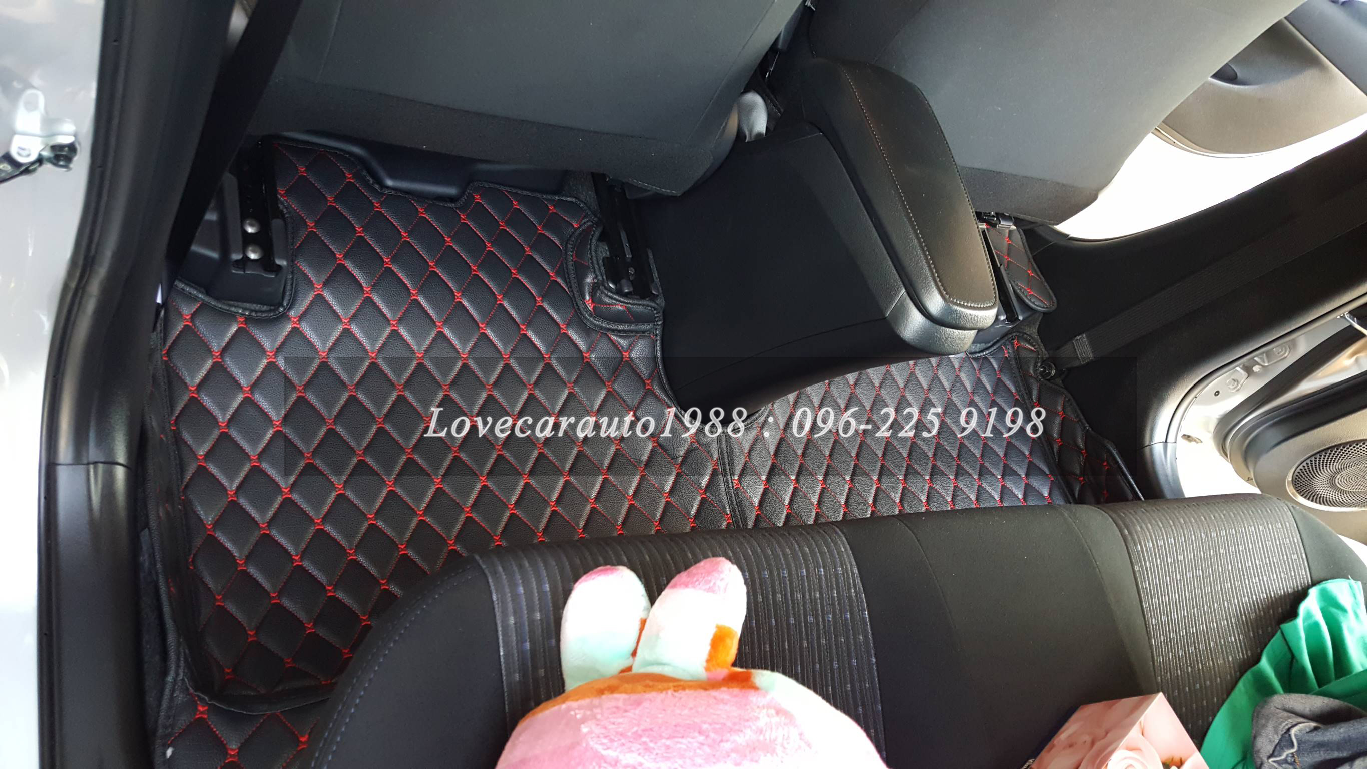 พรม 6D TOYOTA YARIS ATIV สีดำขอบแดง