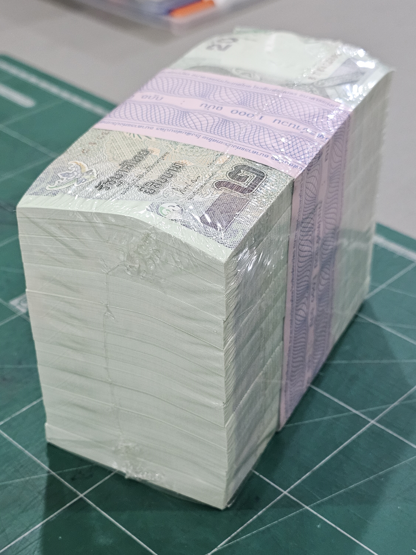 ธนบัตรยกแหนบ 100 ใบ เรียงเลข ธนบัตร 20 บาท แบบ 15 รัชกาลที่9 ไม่ผ่านใช้ สภาพสวย