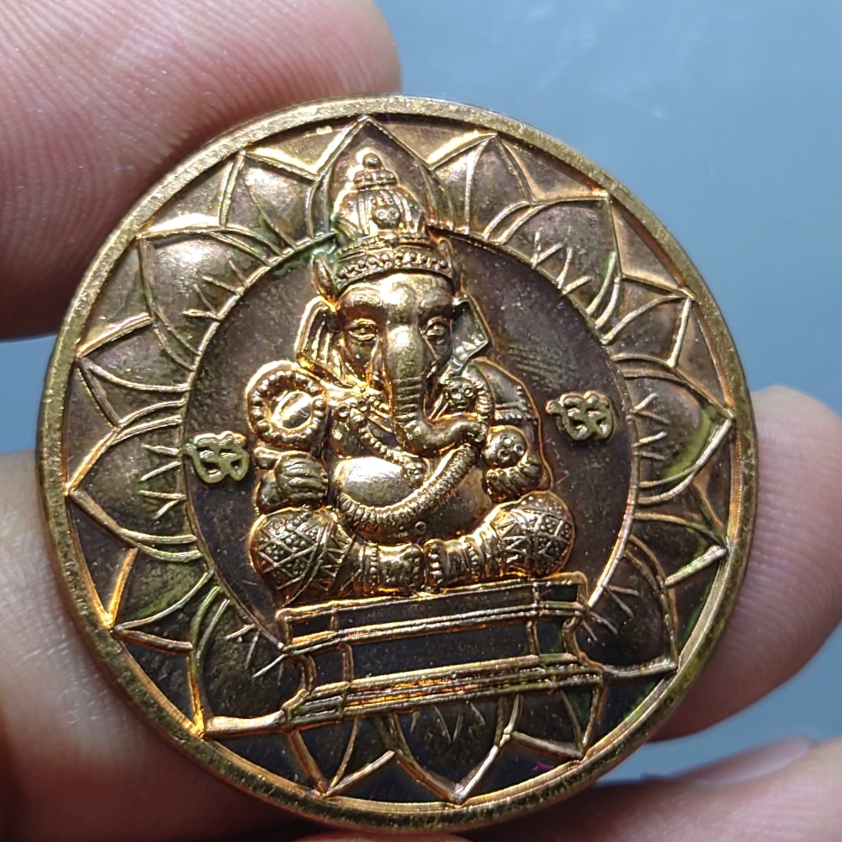 เหรียญพระพิฆเนศวร รุ่น ฉลอง 100 ปี พระราชวังสนามจันทร์ เนื้อทองแดง สำนักพระราชวัง จัดสร้าง พ.ศ.2550 พร้อมกล่องเดิม หายาก