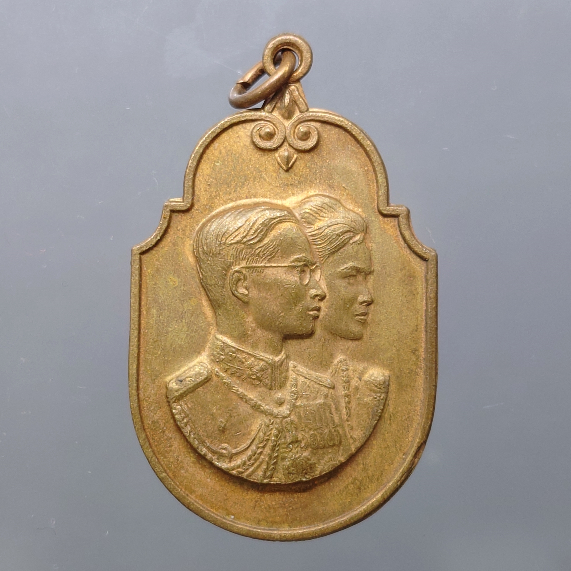 เหรียญที่ระลึกพระราชพิธีขึ้นระวางสมโภชช้างเผือก จ.นราธิวาส เนื้อทองแดง ปี2520 ไม่ผ่านใช้ สภาพสวย รับประกันแท้