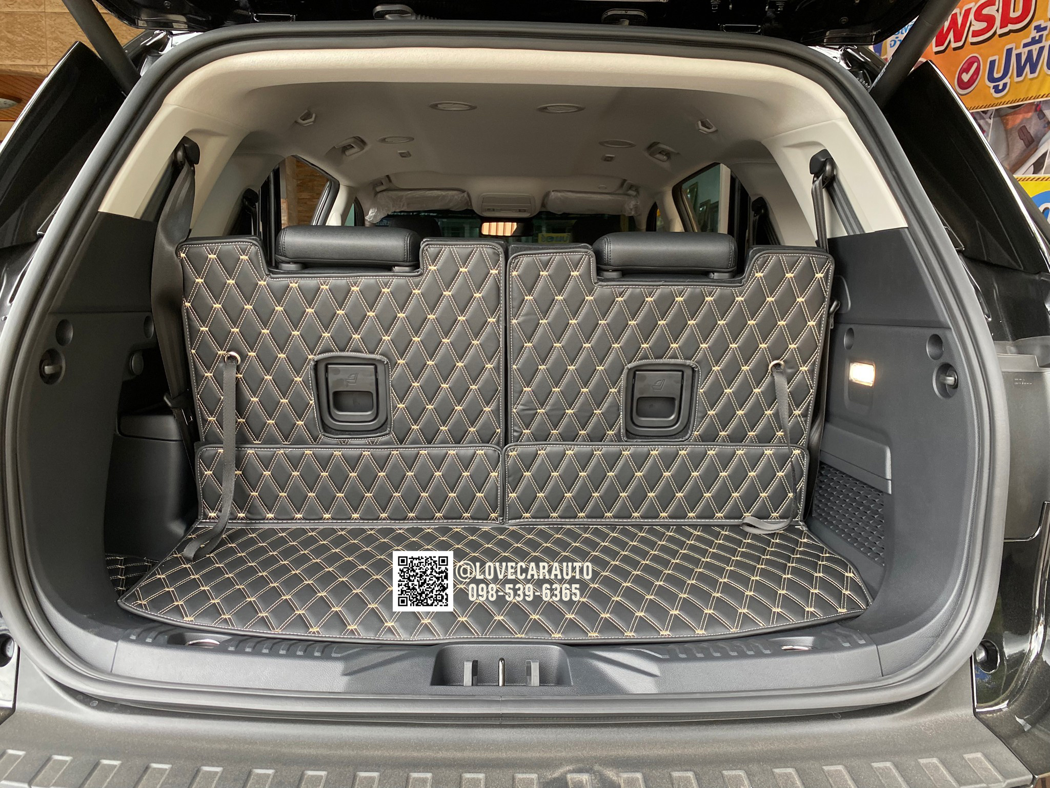 พรมปูพื้นรถยนต์ Ford Everest 2023 VVIP ด้ายคู่สีดำด้ายทอง