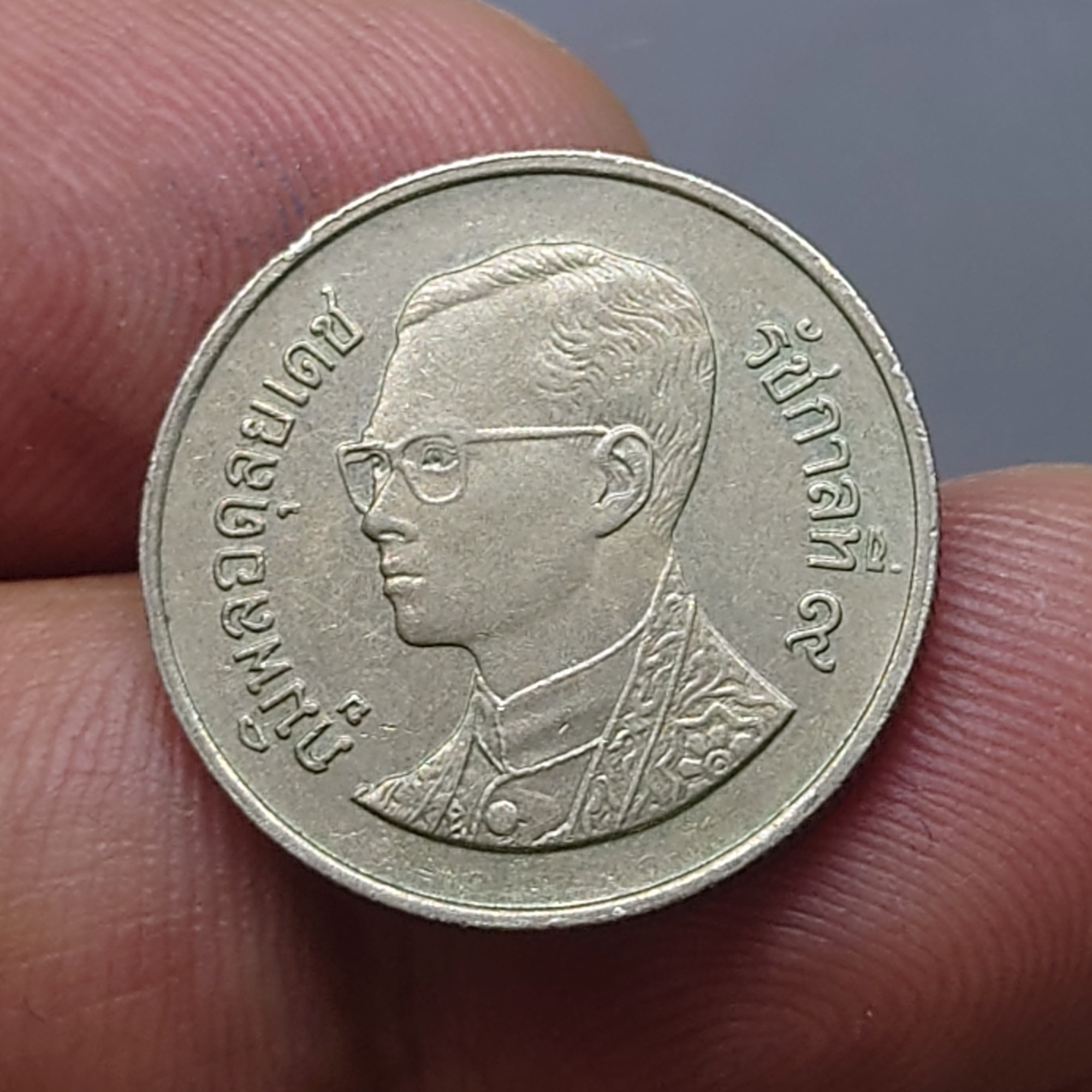 ชุดคู่ เหรียญ 1 บาท หมุนเวียน "ช่อฟ้าสั้น - ช่อฟ้ายาว" พ.ศ.2529 ผ่านใช้งานน้อย สภาพสวย