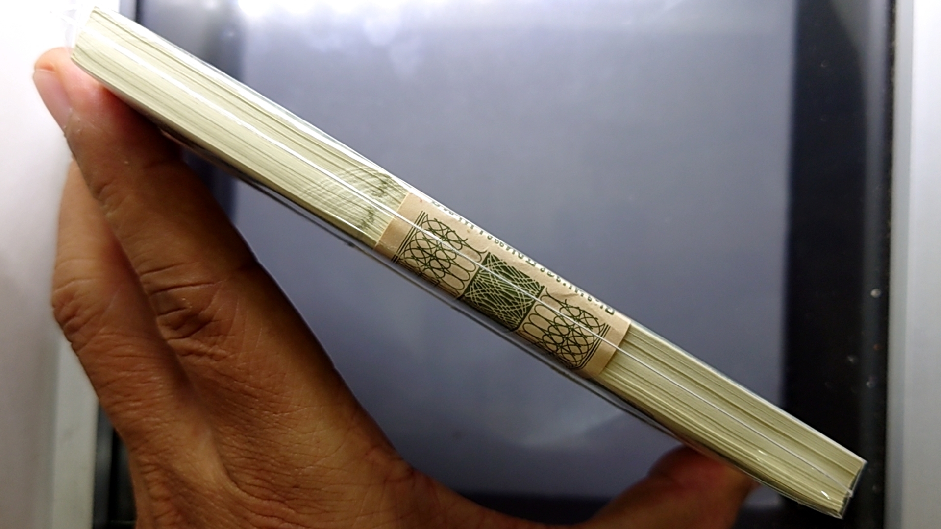 ธนบัตรยกแหนบ 100 ใบ เรียงเลข ธนบัตร 20 บาท แบบ 12 ยุครัชกาลที่ 9 ปี พ.ศ.2524 ไม่ผ่านใช้ สภาพสวย