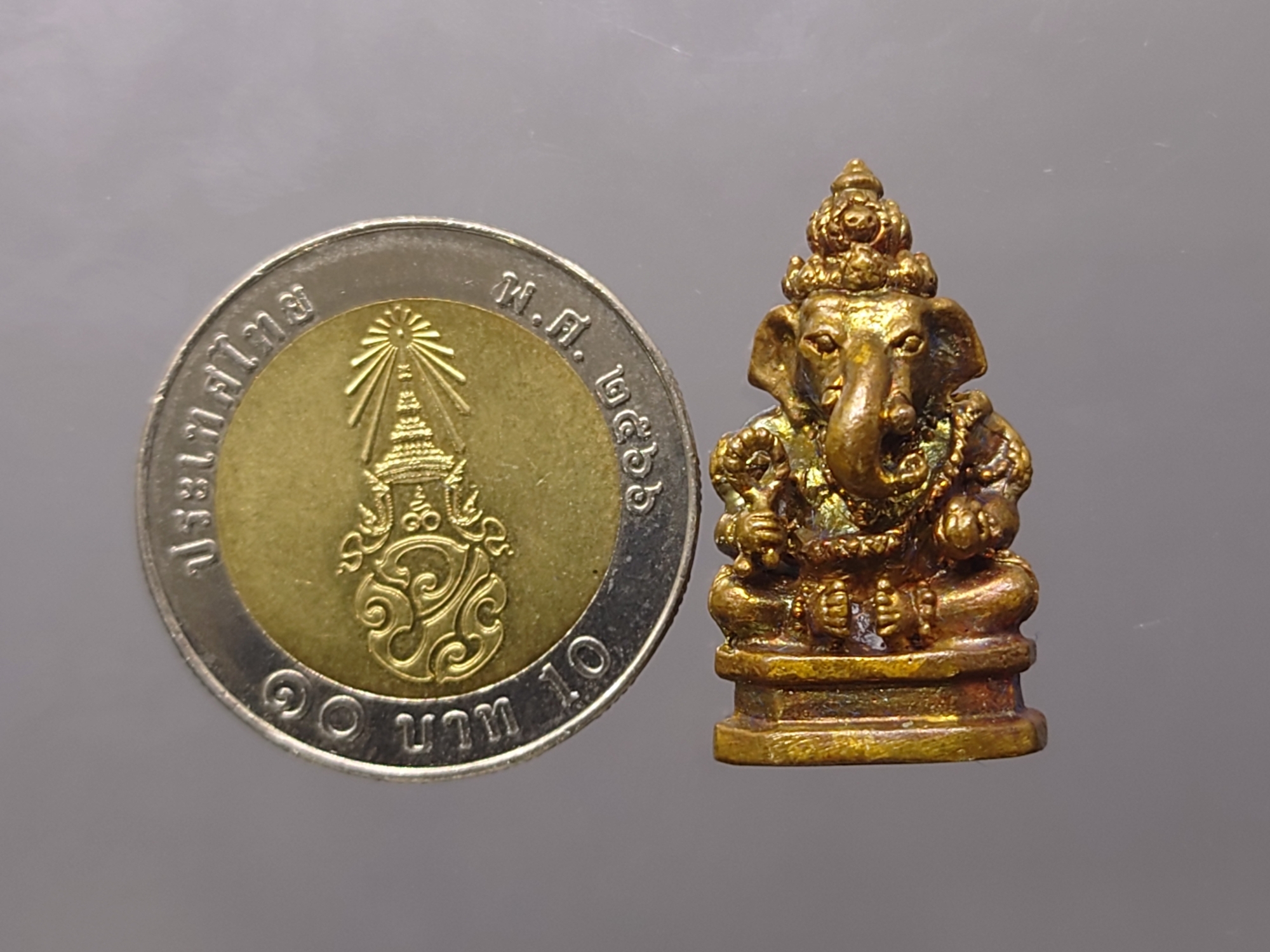 พระพิฆเนศ รุ่นฉลอง 100 ปี พระราชวังสนามจันทน์ เนื้อโลหะรมซาติน สำนักพระราชวัง จัดสร้าง พ.ศ.2550 พร้อมกล่องเดิม หายาก