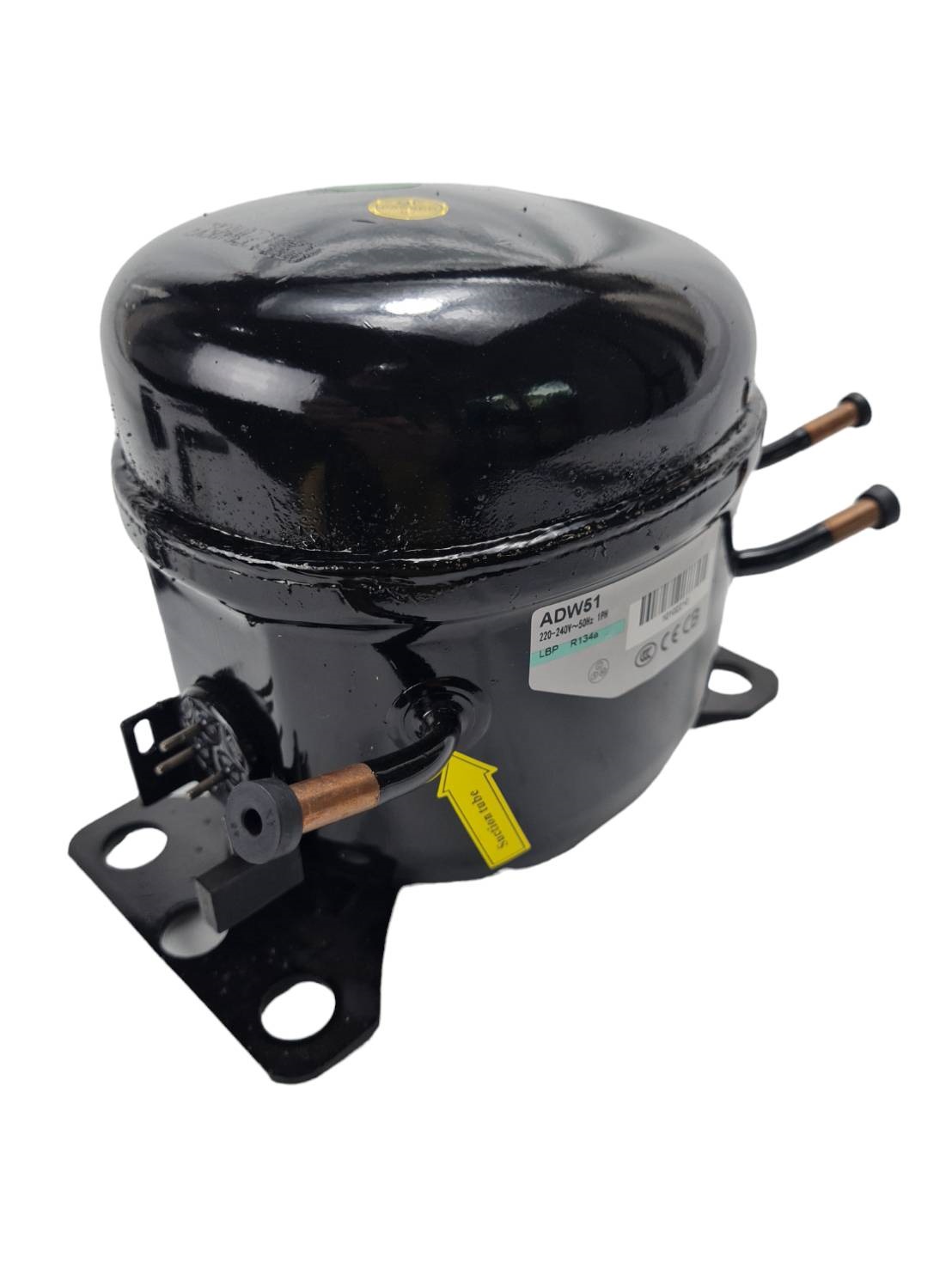 คอมเพรสเซอร์ ADW51 ใช้แทนคอม กุลธรขนาด 1/6 แรงม้า น้ำยา R134a สำหรับตู้แช่เสียงเงียบรุ่นเทียบกุลธร AZA1350