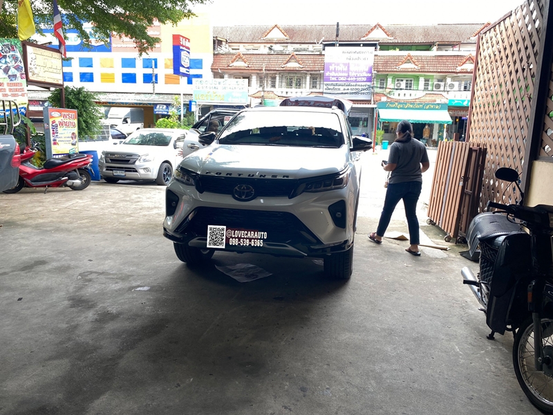 พรมดักฝุ่นToyota Fortuner 2023 สีเทาขอบเทา