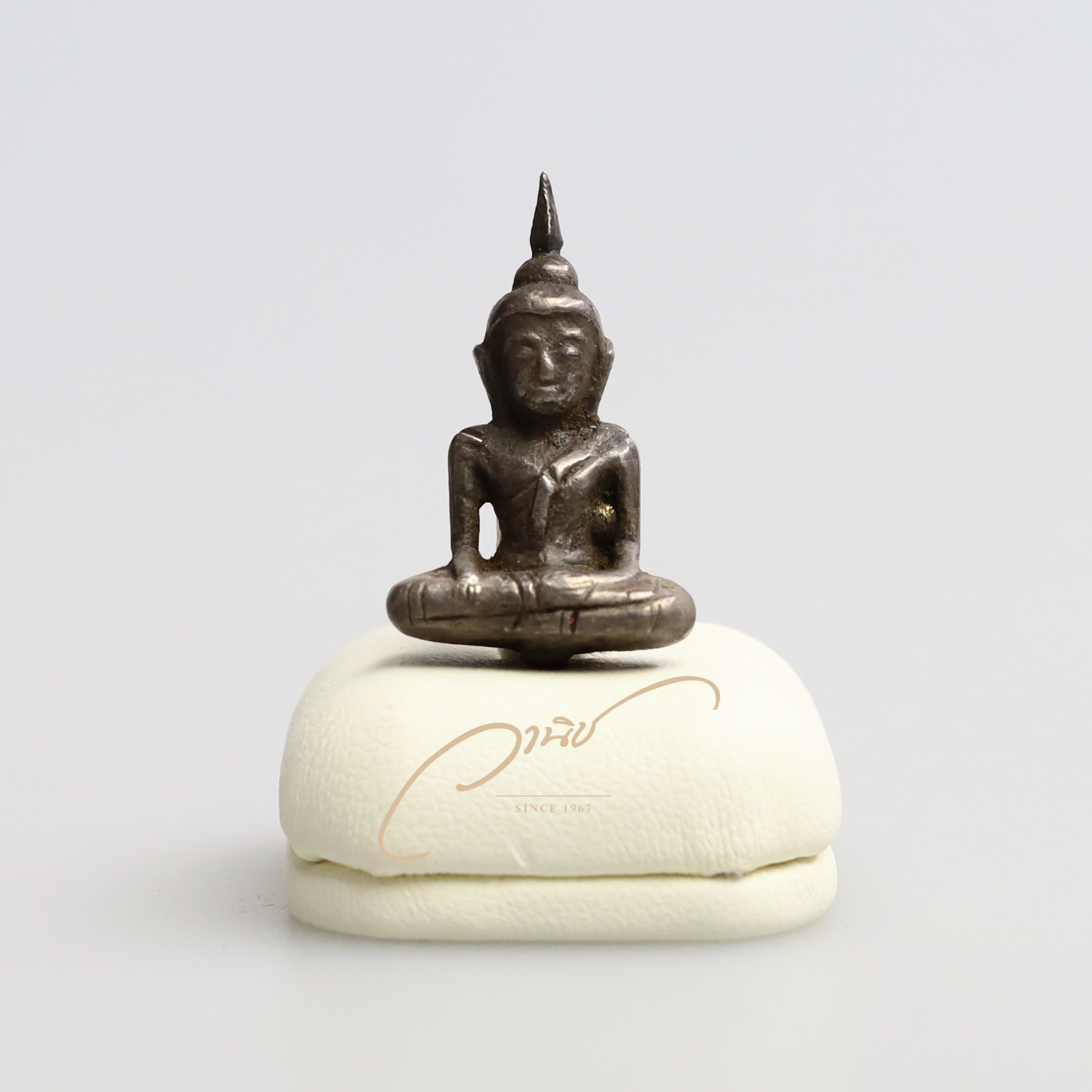 ✔️พระยอดธง กรุเก่าสมัยอยุธยาฯ เนื้อเงิน ปางมารวิชัย อายุหลายร้อยปี✔️