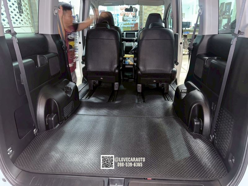 พรมรถยนต์ Honda Stepwgn spada ผ้ายาง PVC กระดุมเล็กดำ