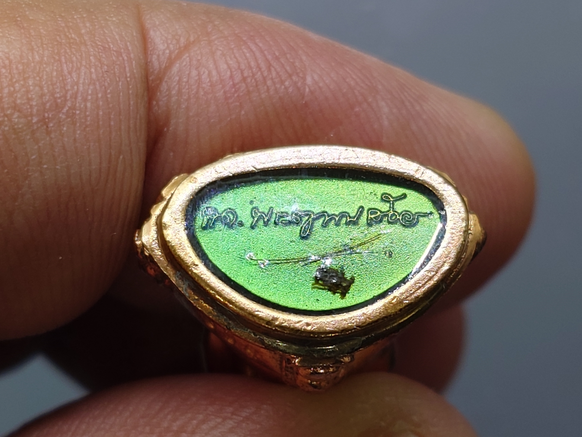 พระกริ่งญาณวเรศ (กริ่งปวเรศน้อย) ฐานบรรจุพระเกศาและจีวร เนื้อสัตตะโลหะใหญ่ สมเด็จพระญาณสังวรฯ ทรงเจริญพรรษา 100 ปี วัดบวรนิเวศวิหาร ปี2556 พร้อมกล่องและใบรับรอง