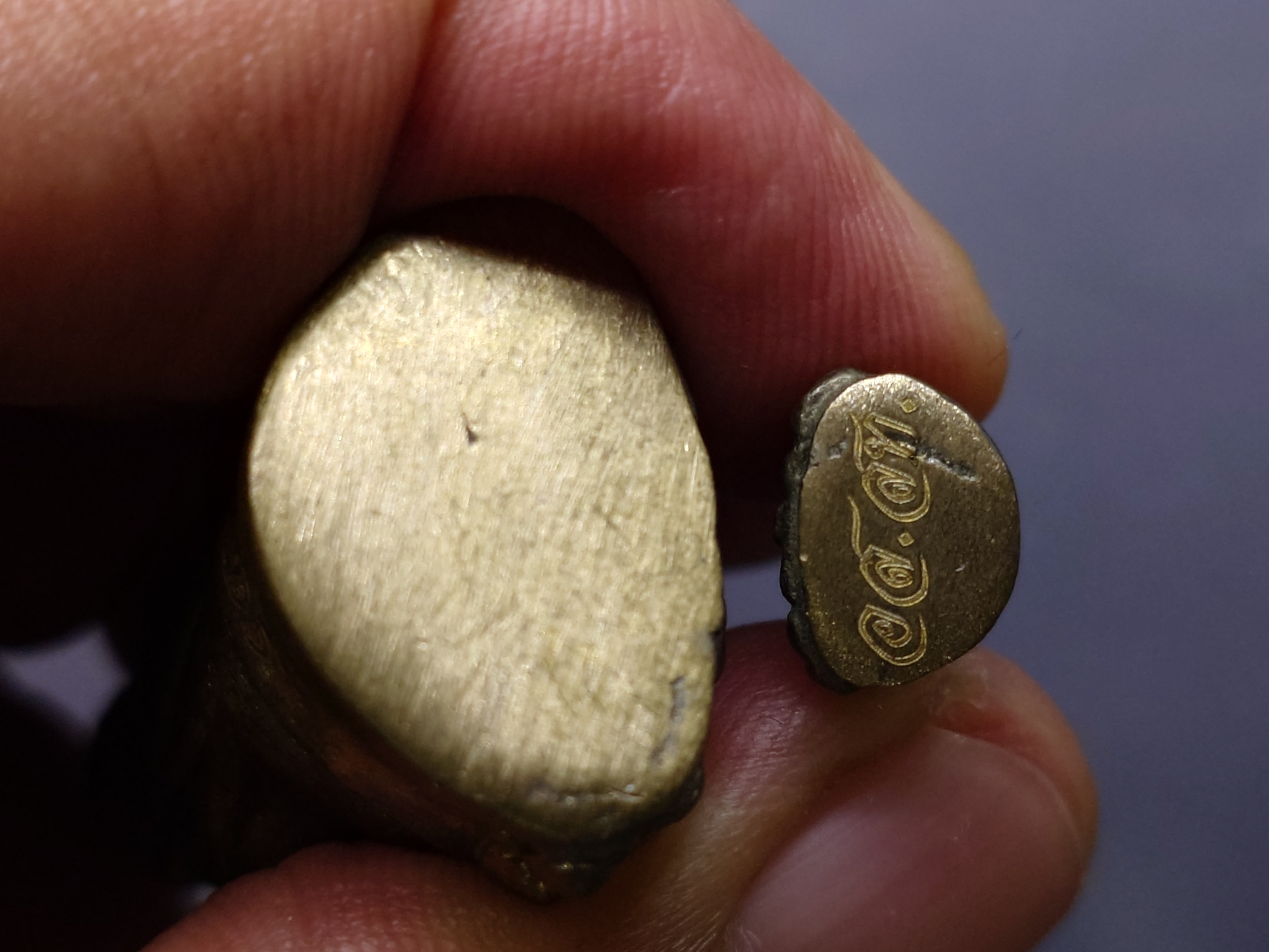 พระกริ่งอัยเรศ - พระชัยวัฒน์ เนื้อนวะโลหะแบบดินไทย สำนักงานอัยการสูงสุดจัดสร้าง พิธีใหญ่ วัดสุทัศนเทพวราราม ปี2559 พร้อมกล่องไม้เดิม