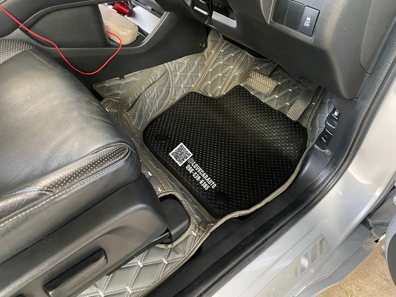 พรมปูพื้นรถยนต์ 7D Honda HRV 2018 สีเทา + กระดุมเล็กดำ