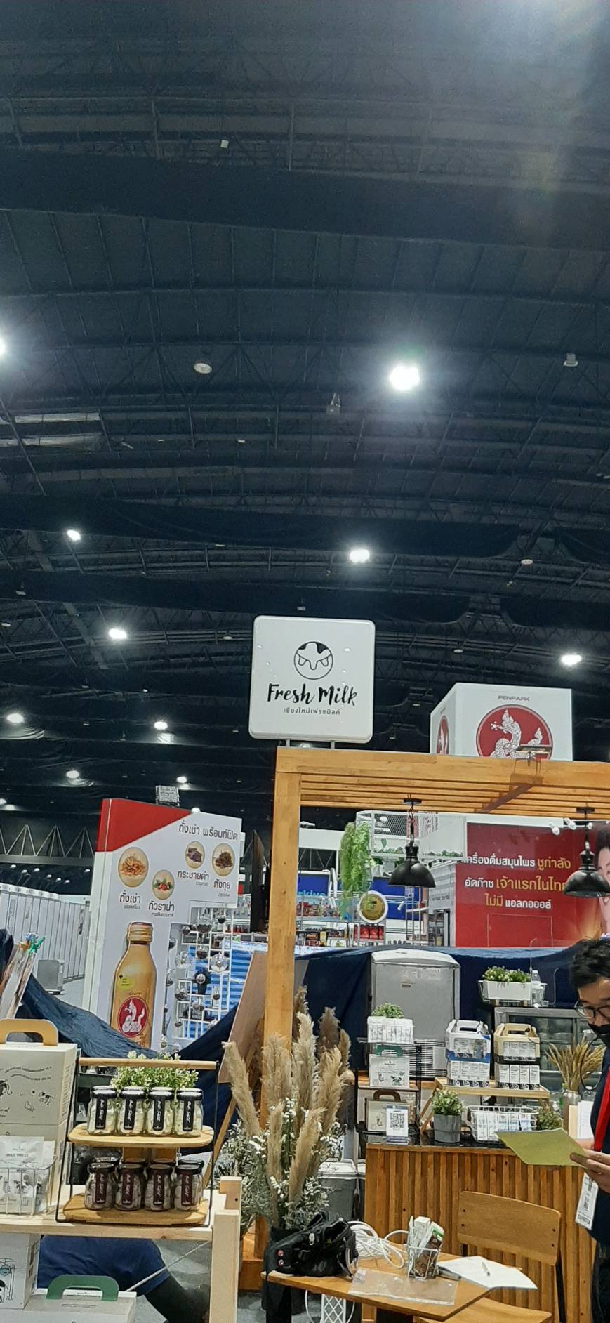 รับทำป้ายกล่องไฟ ป้ายกล่องไฟตามนิทรรศการ ป้ายกล่องไฟคีออส งานFresh Milk