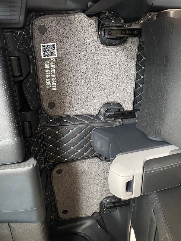 ร้านขายพรมรถยนต์ 7D Toyota Veloz 2022 โตโยต้า เวลอซ 2022 สีดำด้ายทอง +ไวนิลเทา