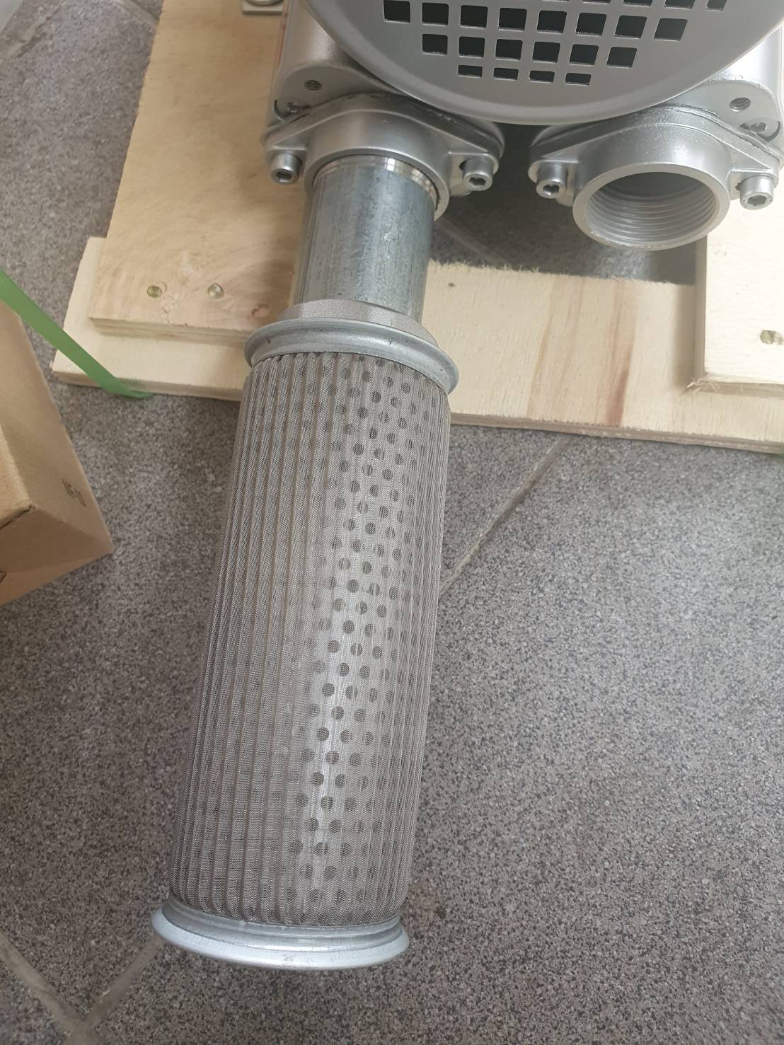 Air filter สำหรับปั๊มอากาศ Air Ring blower สำหรับกรองฝุ่นและสิ่งแปลกปลอมเข้าในระบบ ผลิตจากตะแกรงเหล็กถี่ ให้อัตราการไหลของลมสูง