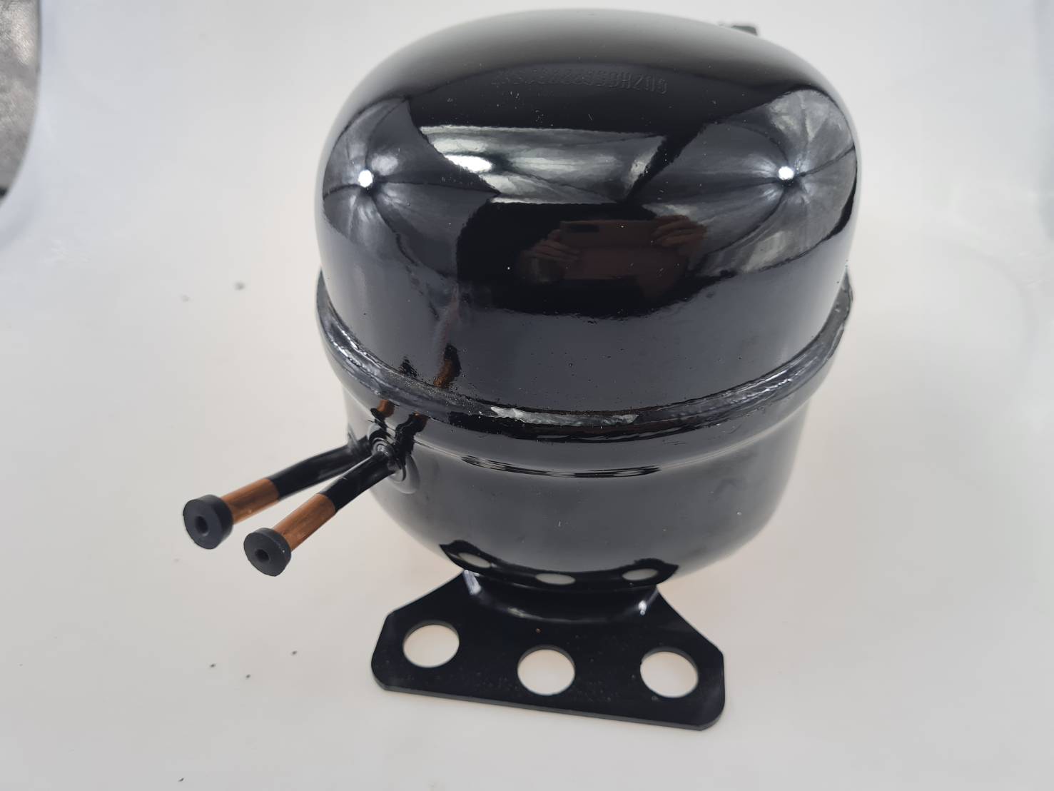 QDZH65G R143 DC compressor คอมเพรสเชอร์ 210W ใช้แรงดันไฟฟ้า 12V และ 24V ใช้งานกับโซลาเซลล์ได้โดยตรงใช้กับตู้แช่ ตู้เย็นต่างๆ