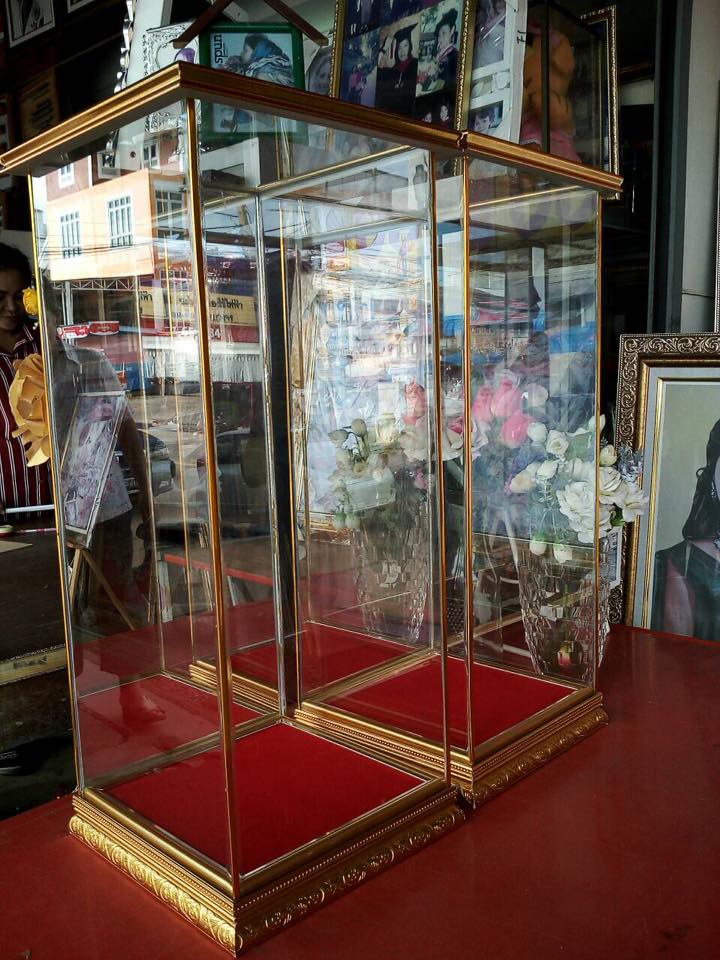 กรอบครอบโมเดล พระ ขอบทอง ไม้ทองW10"xD10"xH24"