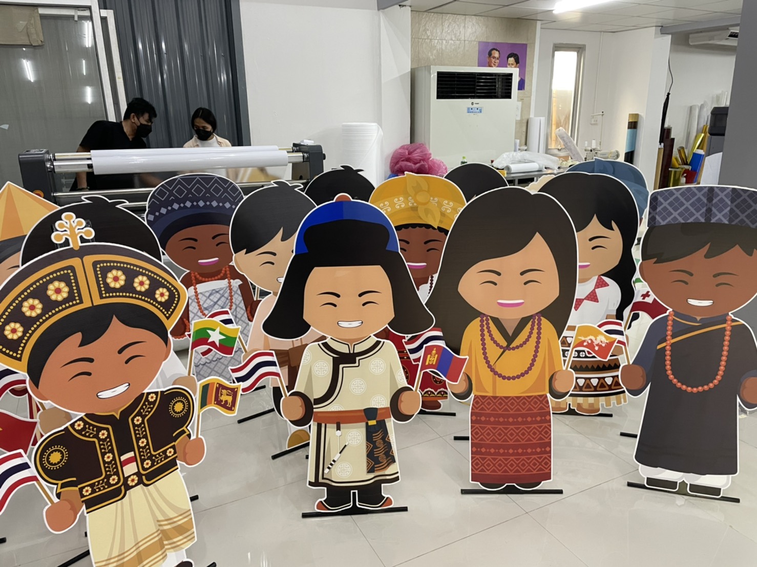 ป้ายสแตนดี้ขาเหล็ก พีพีบอร์ดตัวใหญ่ ตัวการ์ตูน แสดงความเป็นไทย