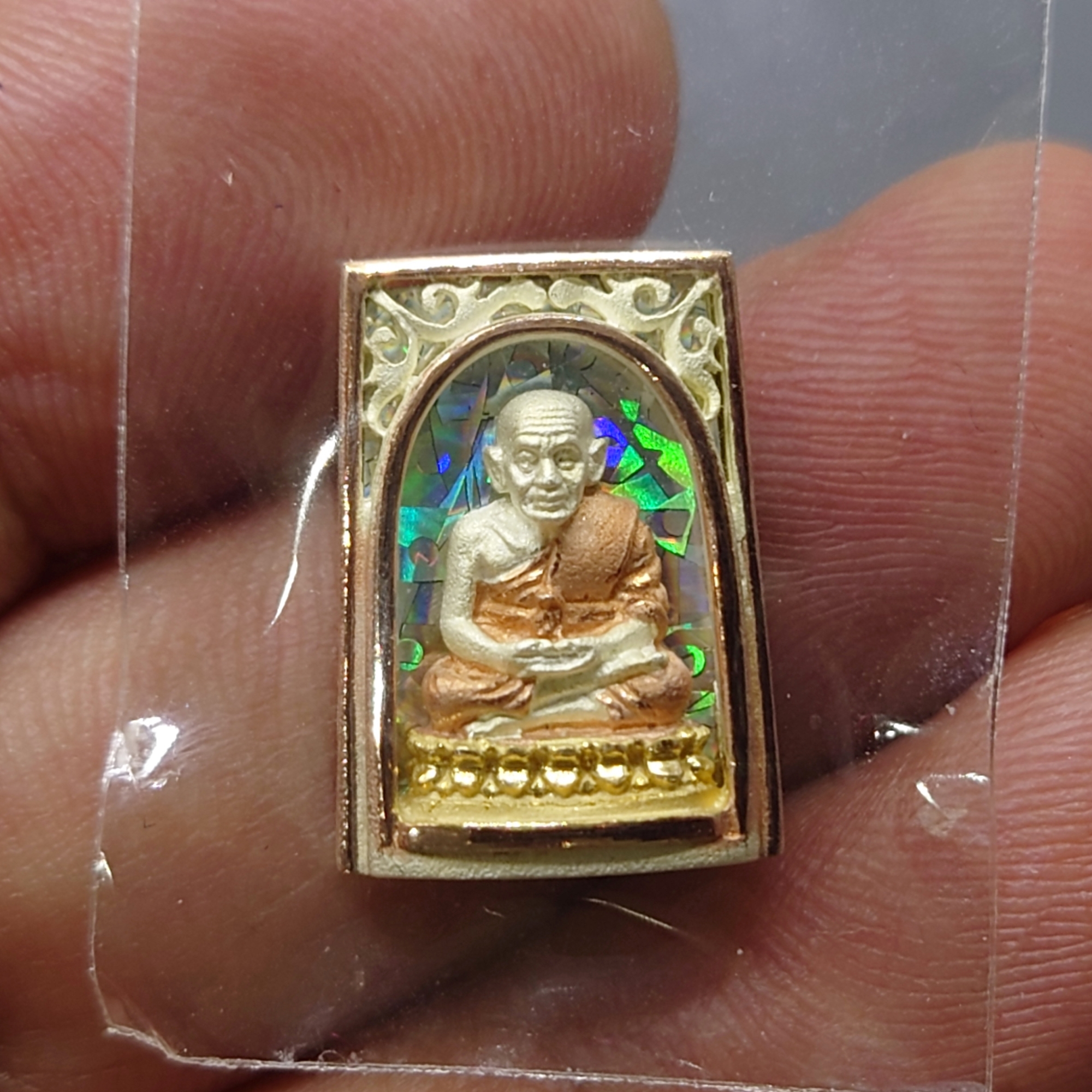เหรียญหลวงปู่ทวด เนื้อเงิน 3 K รุ่นมงคลบารมี วัดประสาทบุญญาวาส พ.ศ.2545 พิมพ์สี่เหลี่ยม ขนาดสูง 1.8 ซ.ม. พร้อมกล่องเดิม