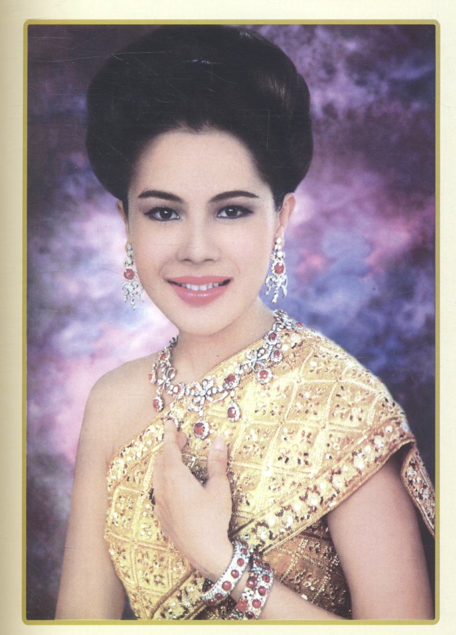 หนังสือ ๗๒ พรรษา มหาราชินี ฉบับเฉลิมพระเกียรติ