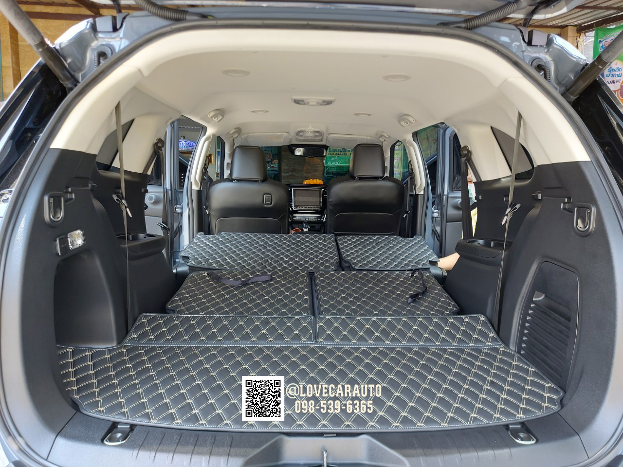 พรมปูพื้นรถยนต์6D Isuzu Mu-X 2023 vvip สีดำด้ายทอง