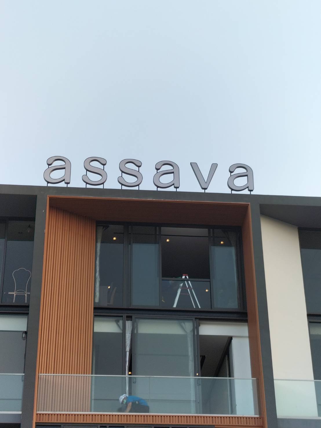 ป้ายตัวอักษรออกไฟแอลอีดีขอบอลูมิเนียม งานassava