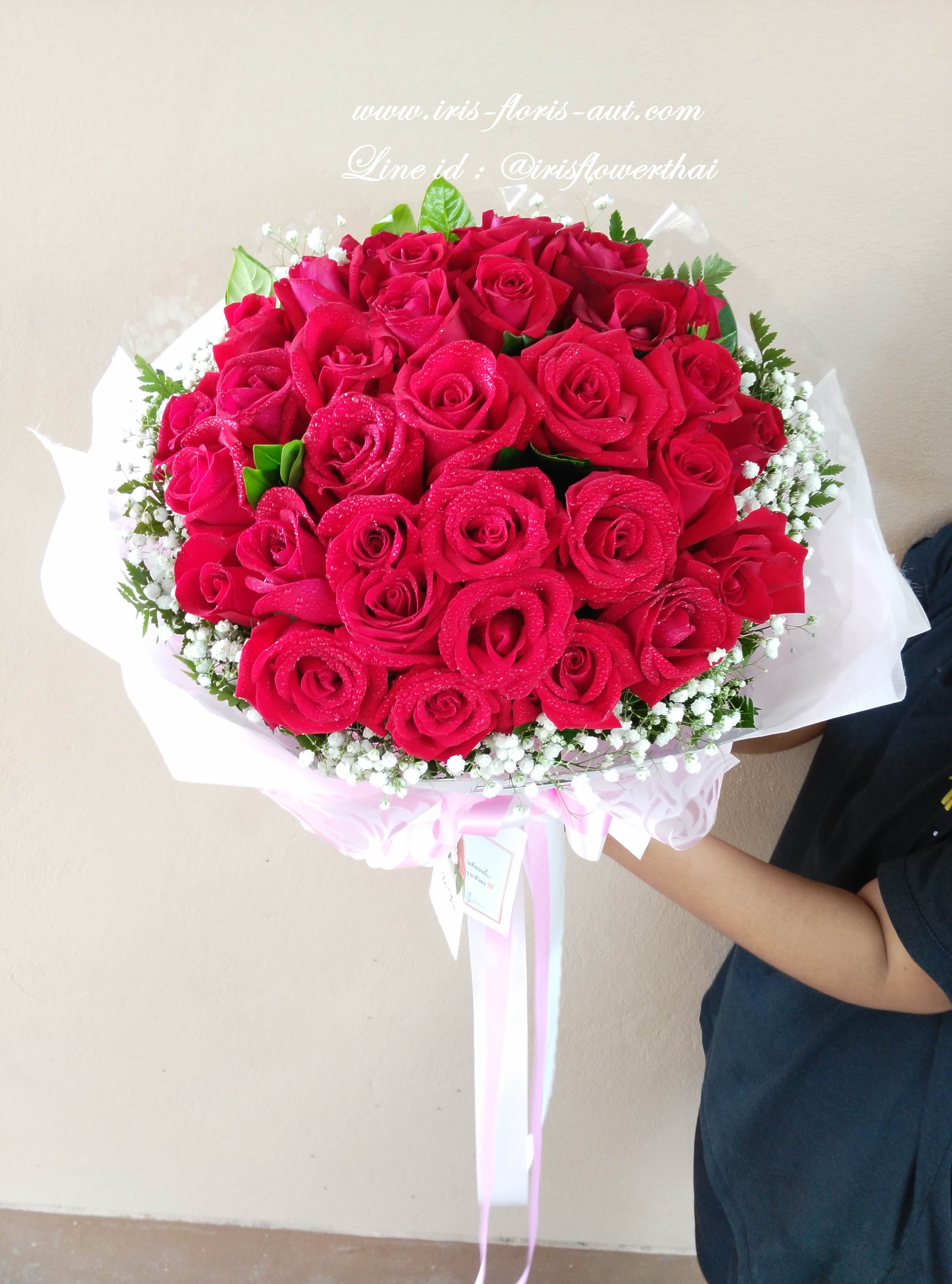 ช่อดอกกุหลาบสีแดง