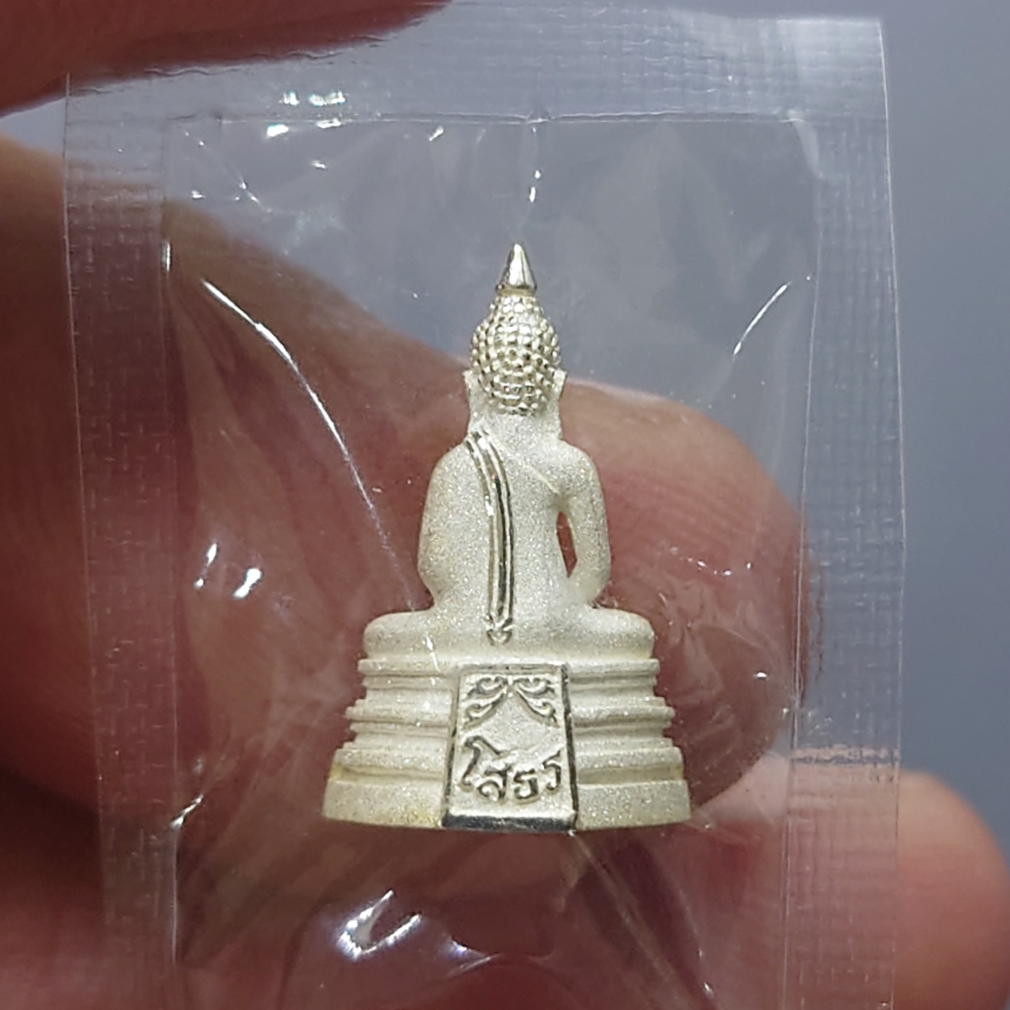 พระพุทธโสธร ลอยองค์ เนื้อเงิน ญสส. รุ่นทูลเกล้ามหามงคล พิธีใหญ่ วัดบวรนิเวศวิหาร พ.ศ.2544 พร้อมกล่องเดิม ซีลเดิม