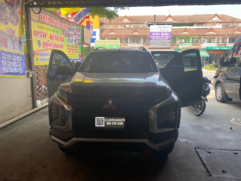 พรมปูพื้นรถยนต์ 6D Mitsubishi Triton 4Door 2022 สีน้ำเงินด้ายทอง